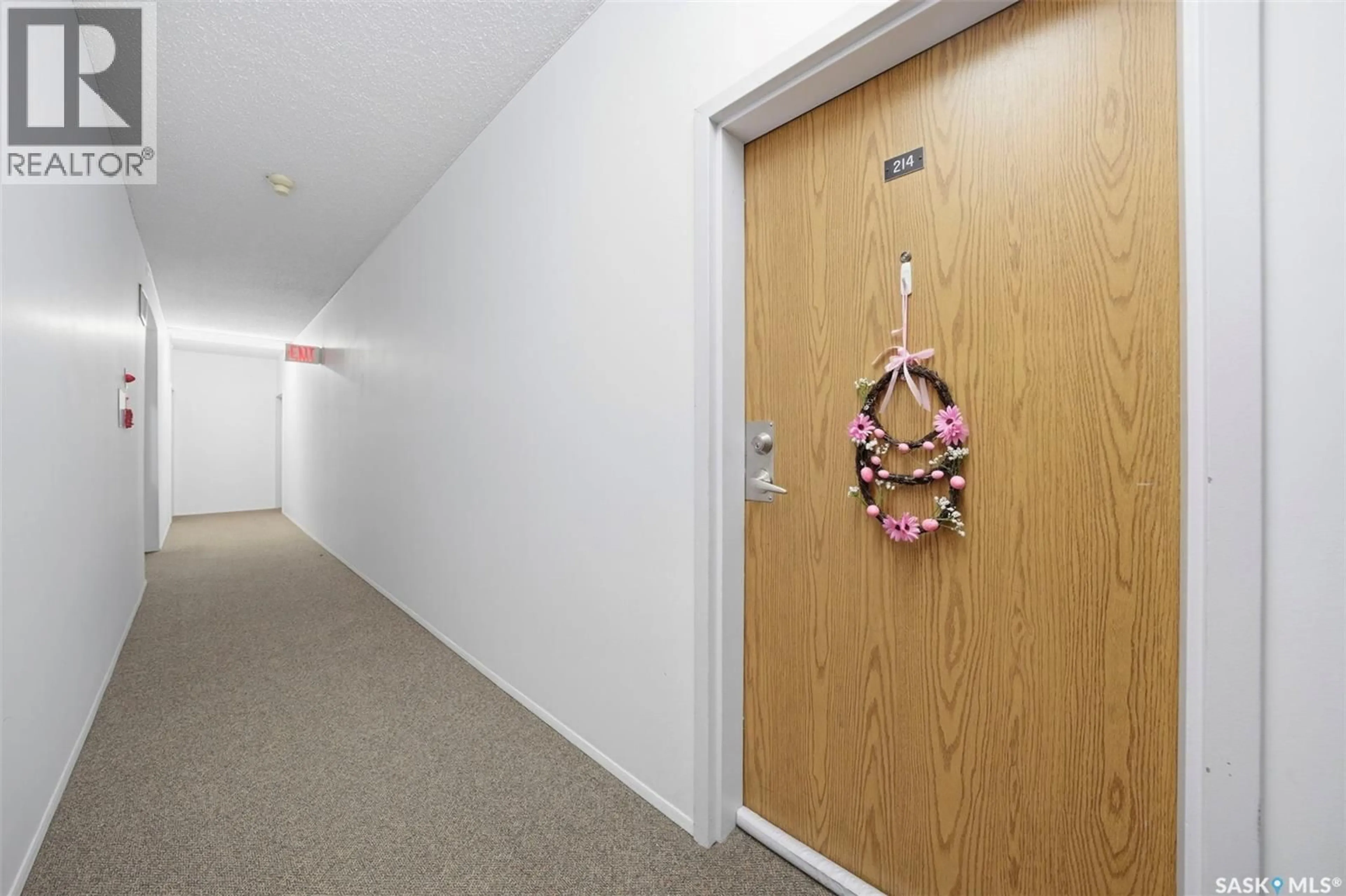 Indoor foyer for 111 - 214 WEDGE ROAD, Saskatoon Saskatchewan S7L6S8