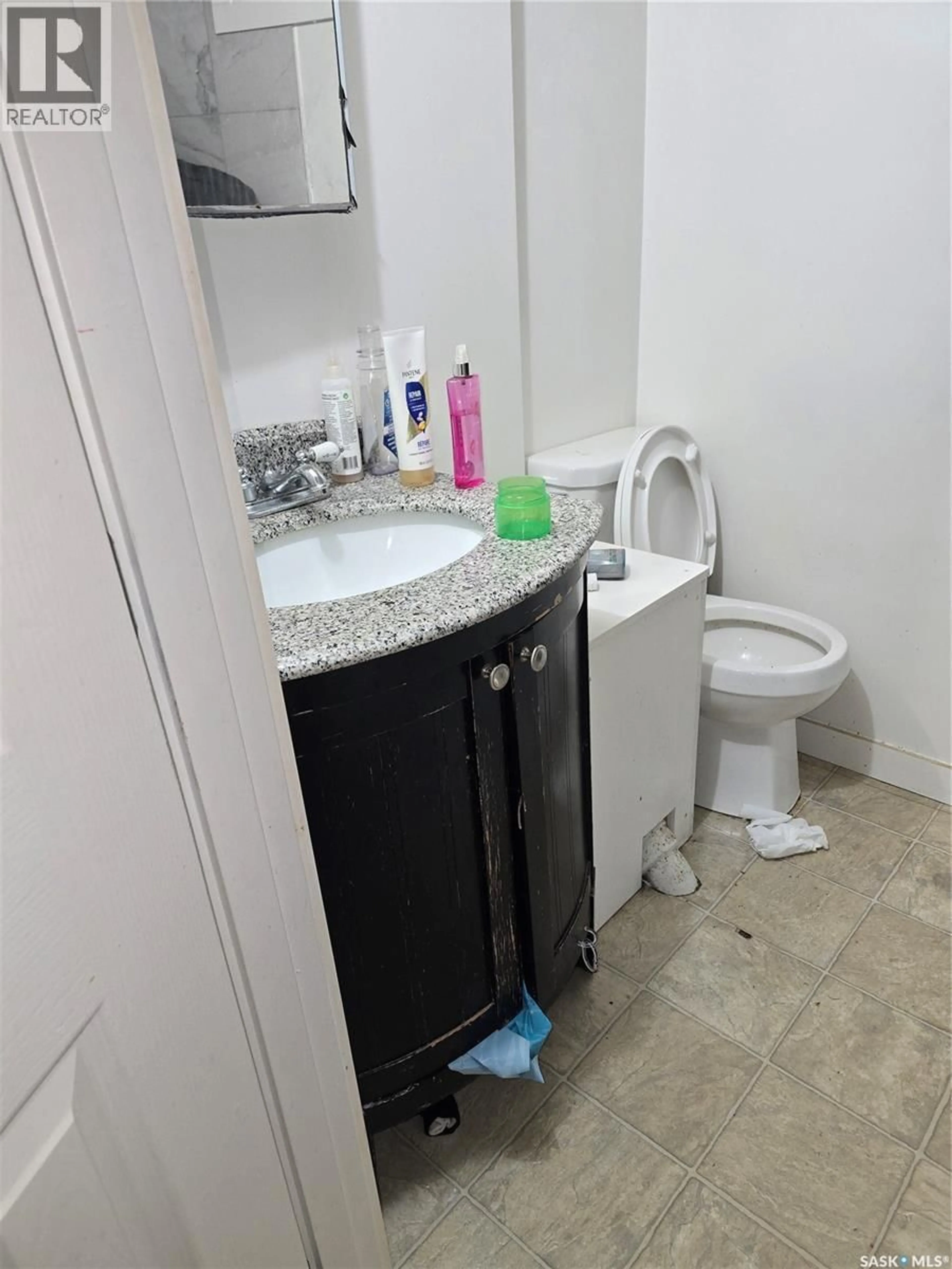 Standard bathroom, floor is not visible for 125 S AVENUE S, Saskatoon Saskatchewan S7M2Z7