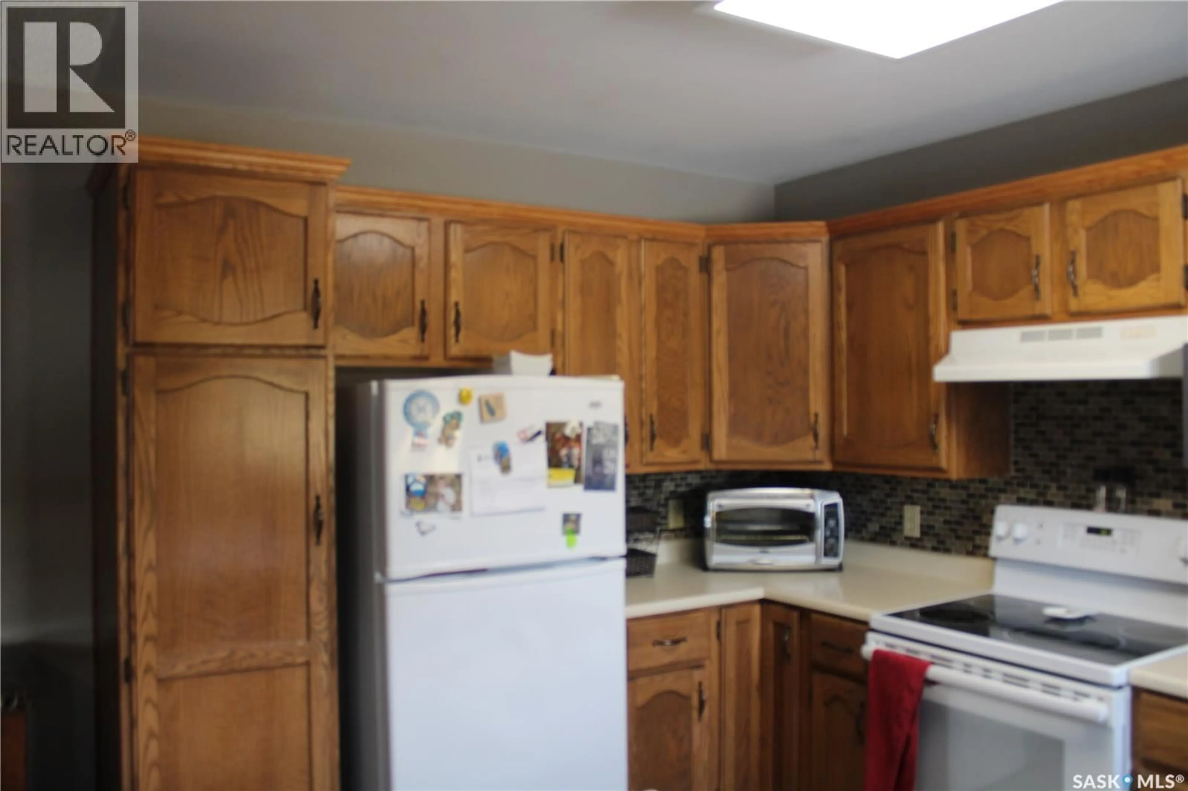 Standard kitchen, unknown for 27 MORRISON DRIVE, Yorkton Saskatchewan S3N3W5