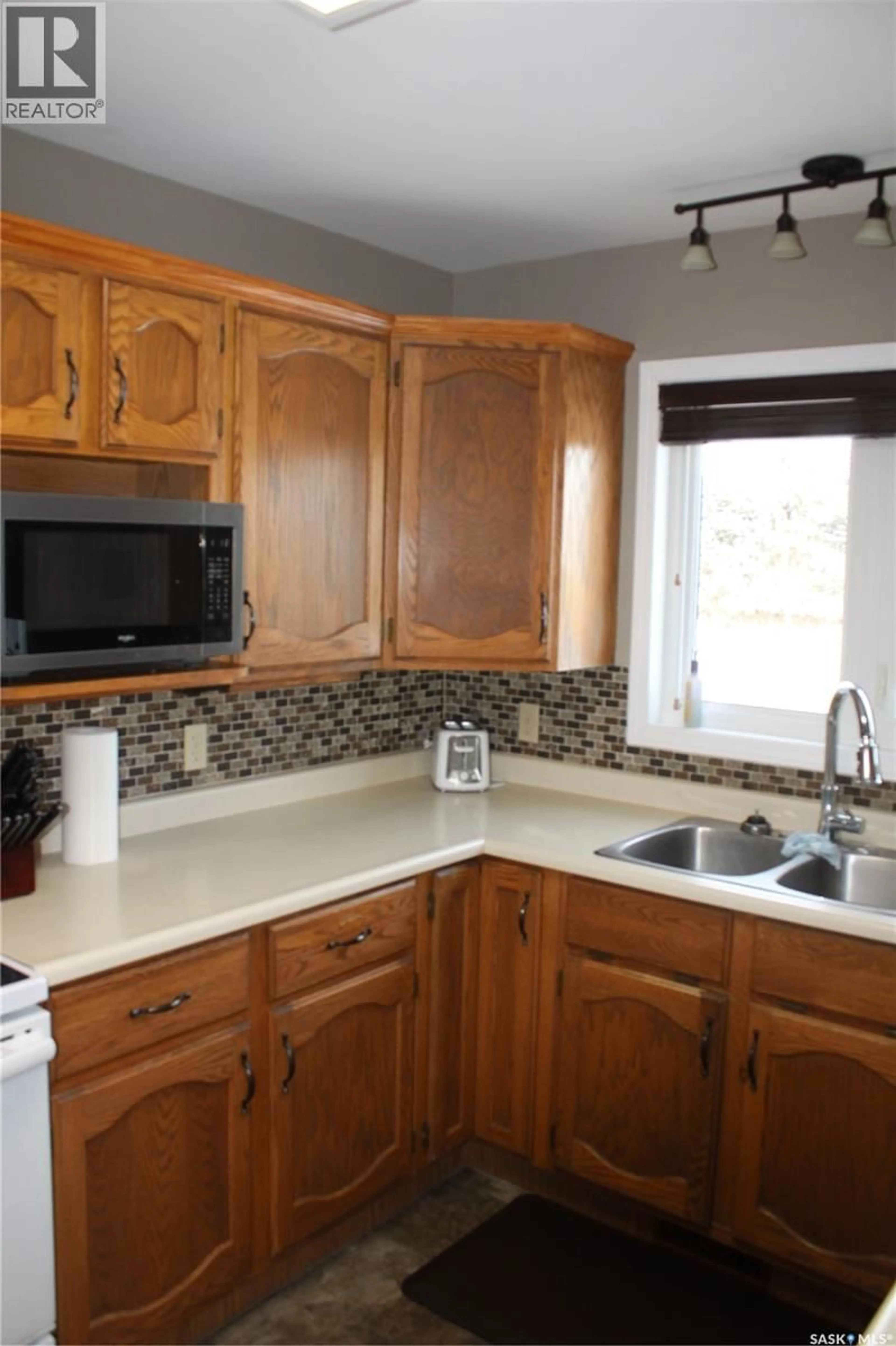 Standard kitchen, unknown for 27 MORRISON DRIVE, Yorkton Saskatchewan S3N3W5