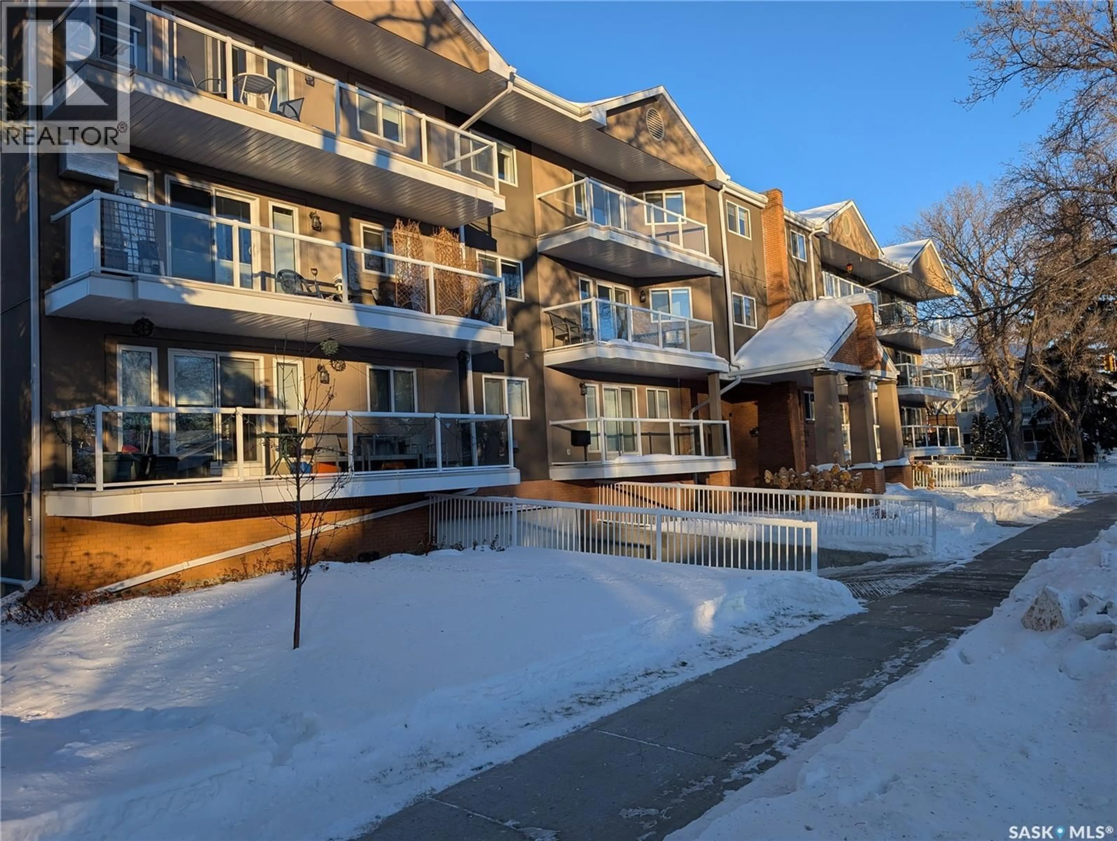 A pic from outside/outdoor area/front of a property/back of a property/a pic from drone, unknown for 204 - 921 MAIN STREET E, Saskatoon Saskatchewan S7H0K5