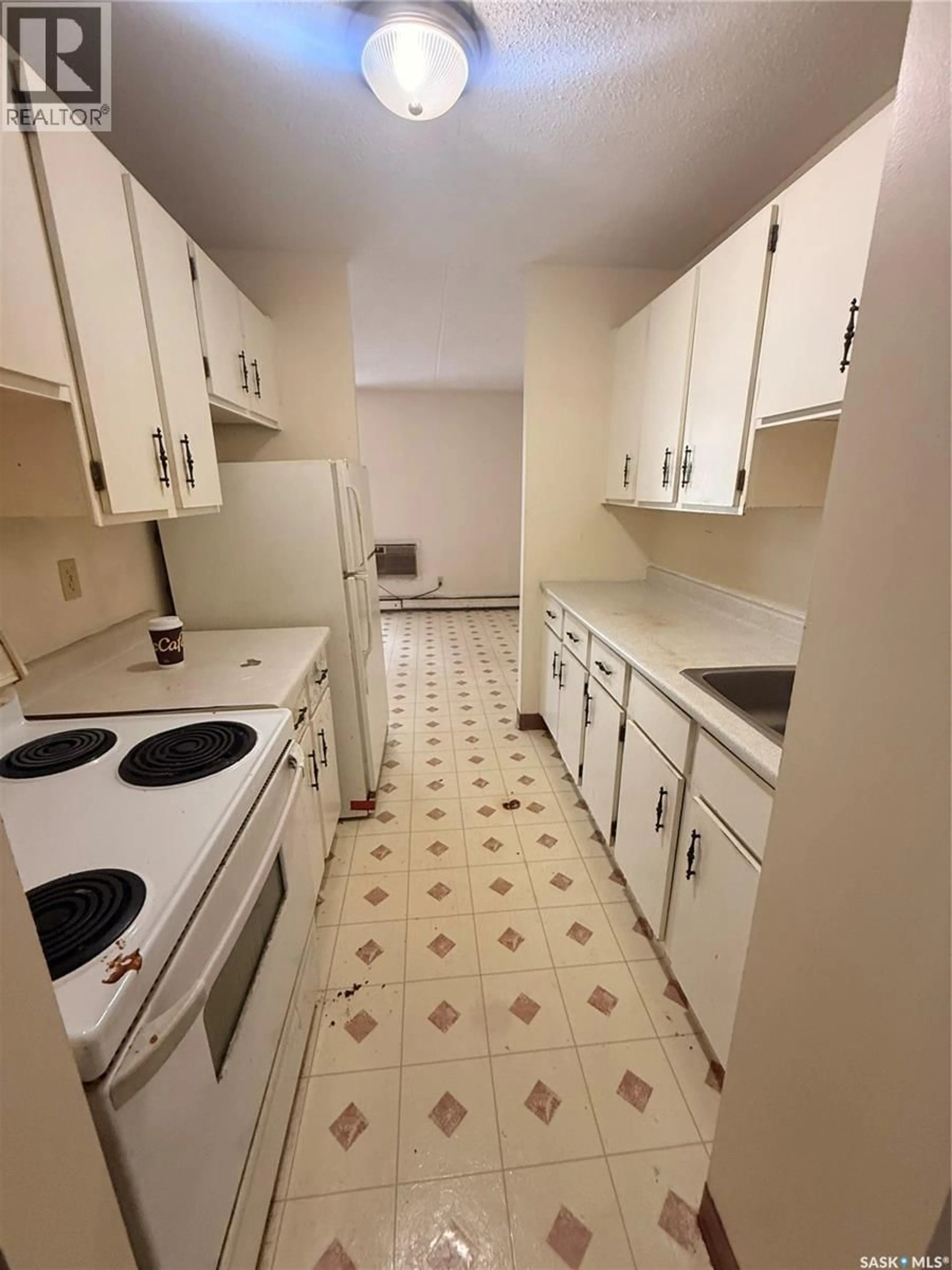 Standard kitchen, unknown for 47 - 24 CENTENNIAL STREET, Regina Saskatchewan S4S6P8