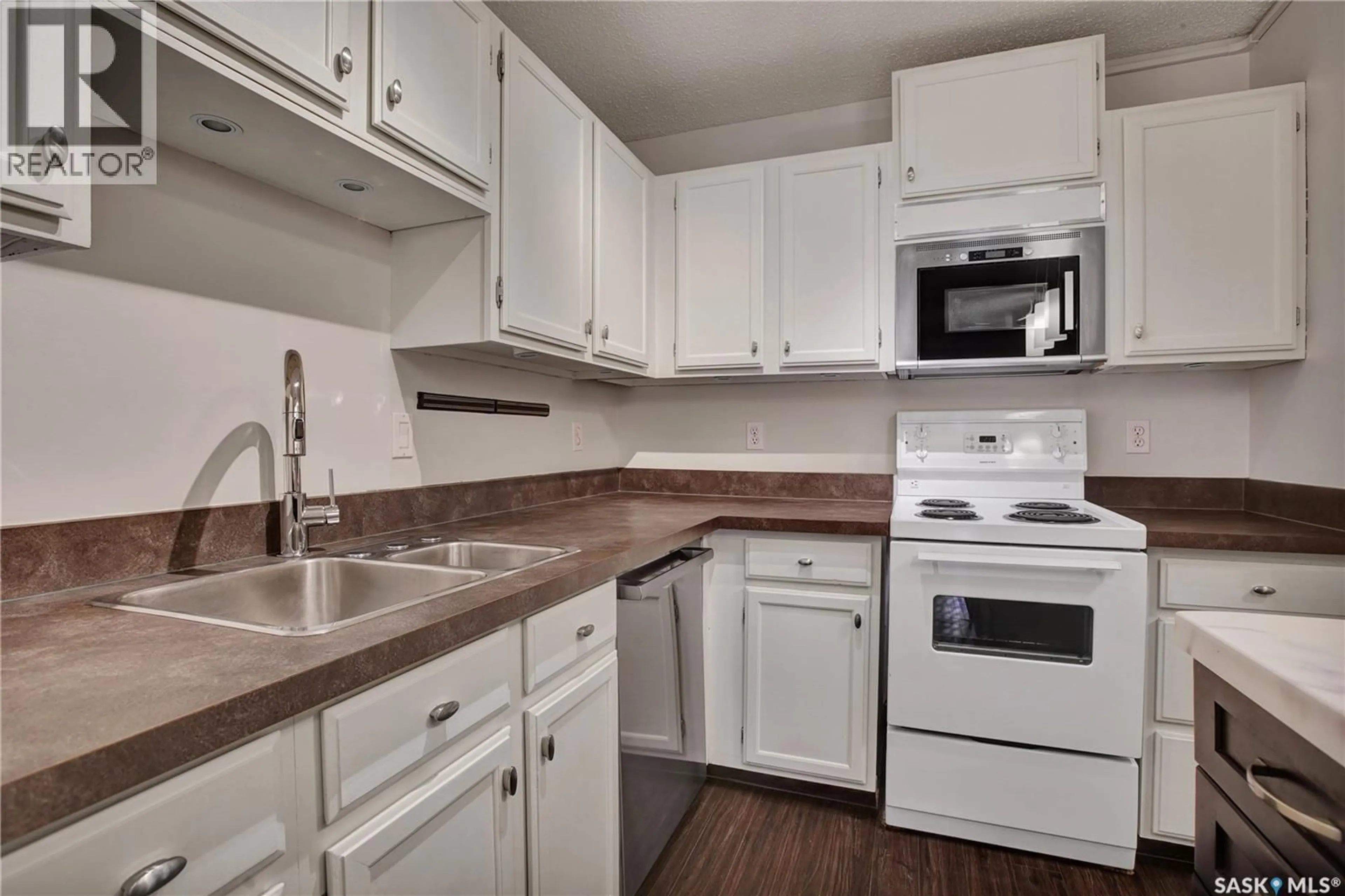 Standard kitchen, unknown for 203 - 431 4TH AVENUE, Saskatoon Saskatchewan S7K2M4