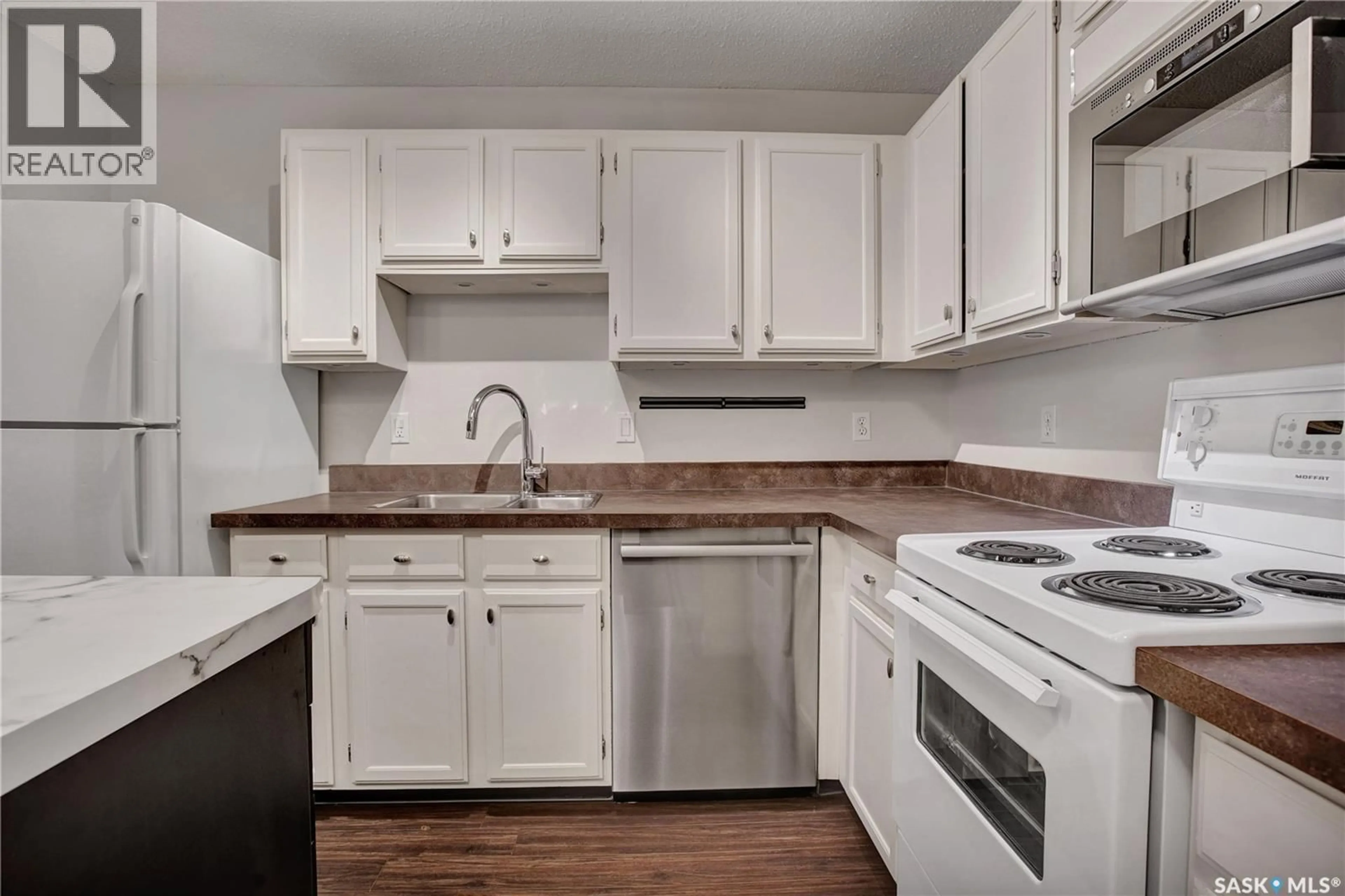 Standard kitchen, unknown for 203 - 431 4TH AVENUE, Saskatoon Saskatchewan S7K2M4