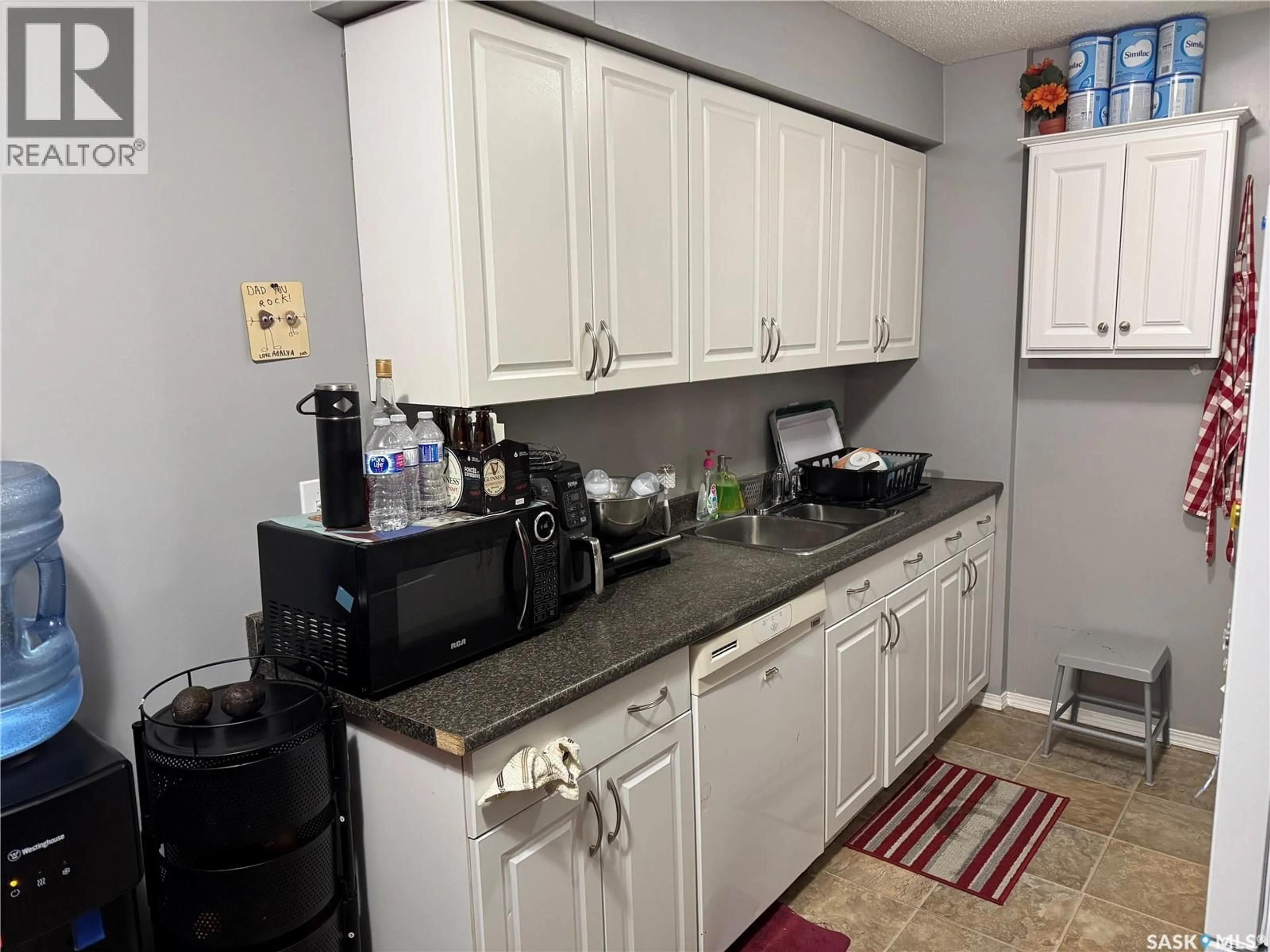 Standard kitchen, unknown for 4164 CASTLE ROAD, Regina Saskatchewan S4S6A4