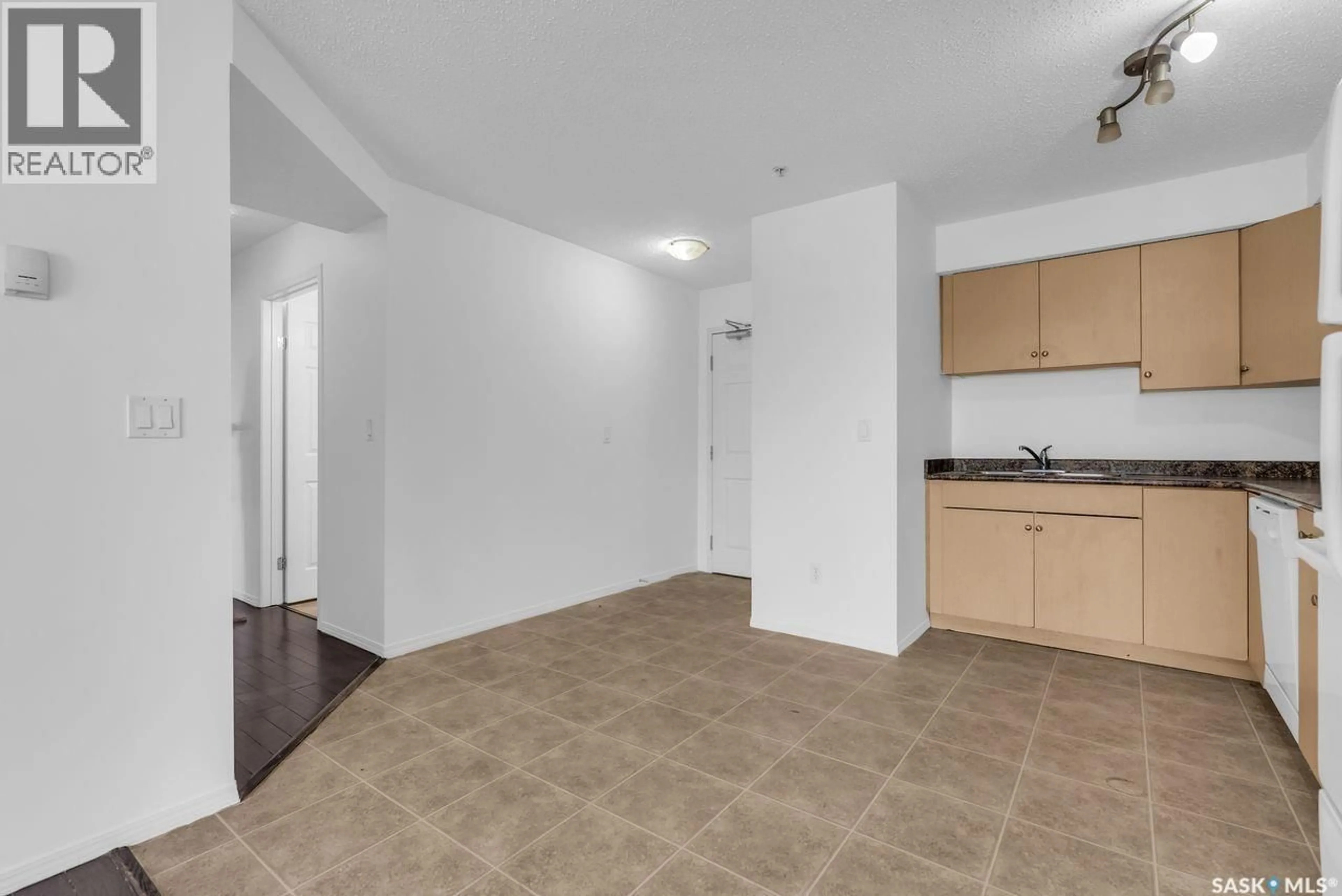 Standard kitchen, floor is not visible for 103 - 303 LOWE ROAD, Saskatoon Saskatchewan S7S1P2