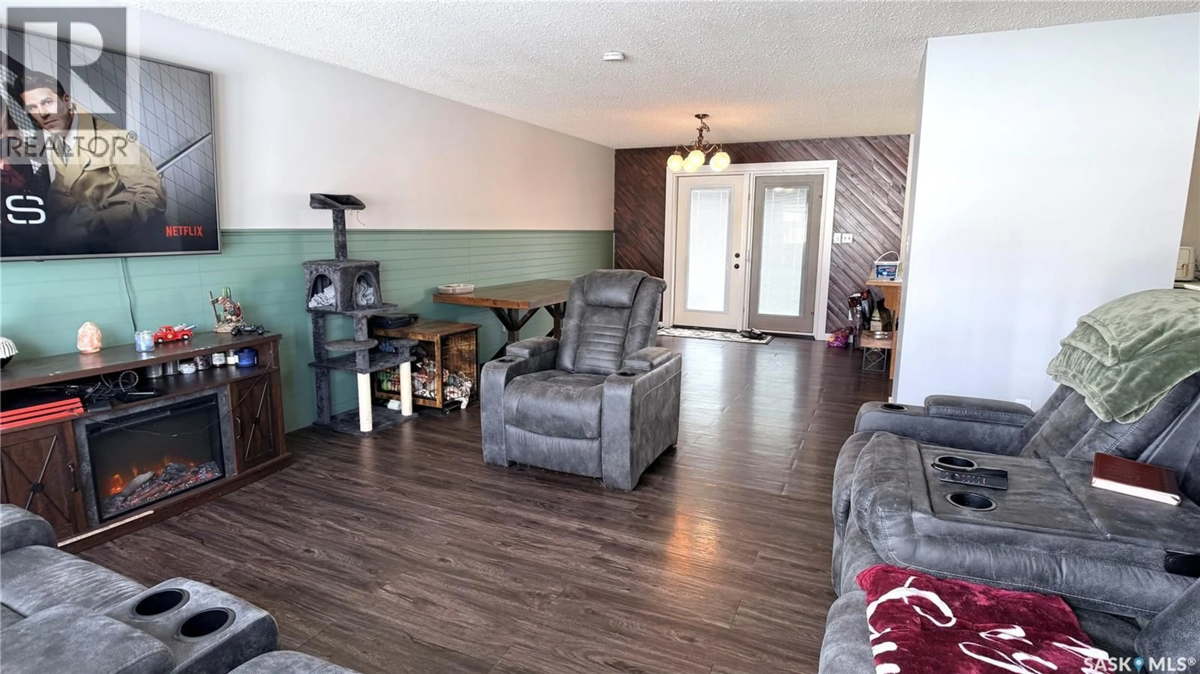 Living room with furniture, wood/laminate floor for 422 SPRUCE DRIVE, Estevan Saskatchewan S4A2A8