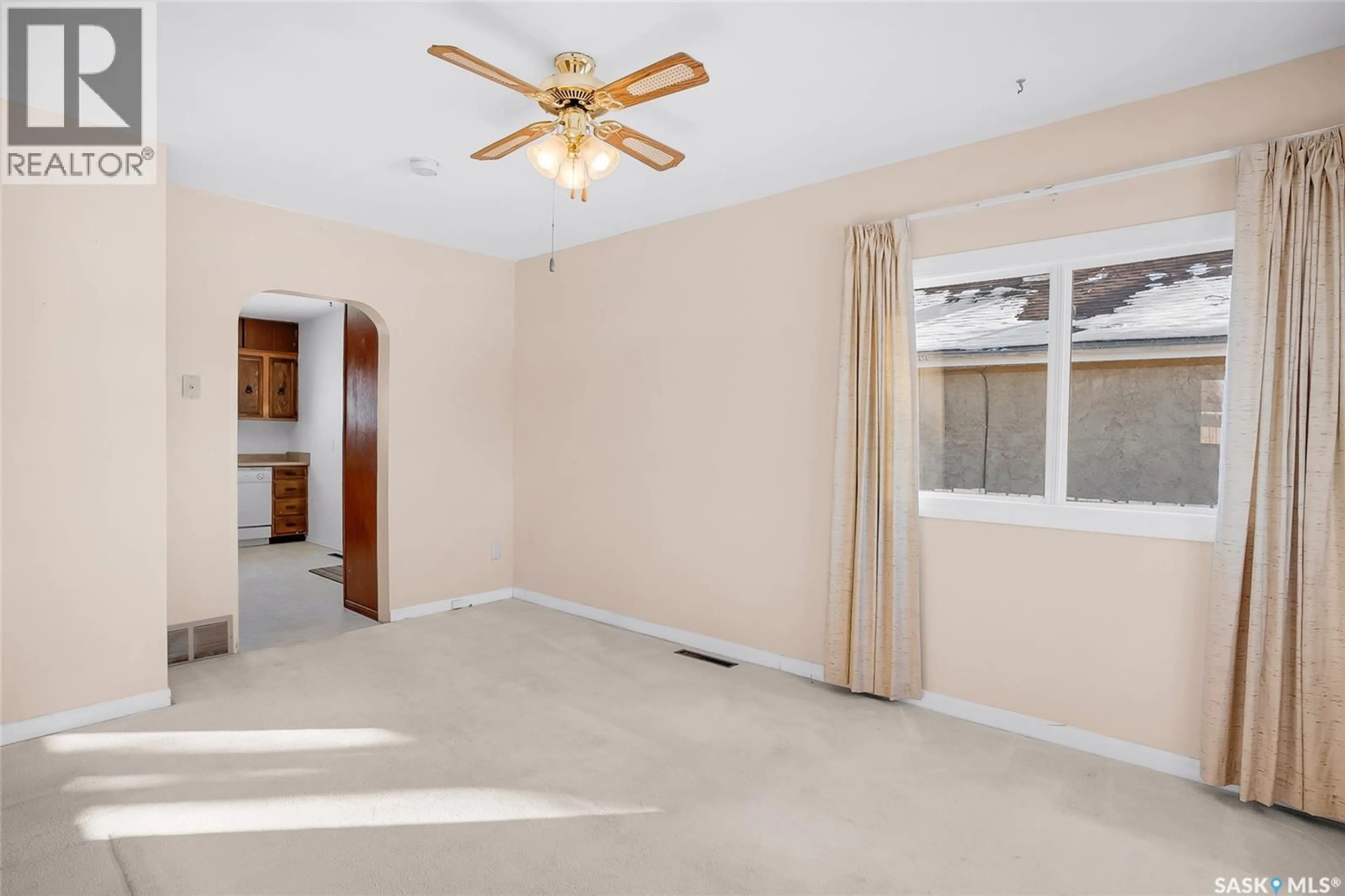 A pic of a room for 214 Q AVENUE, Saskatoon Saskatchewan S7L2X6