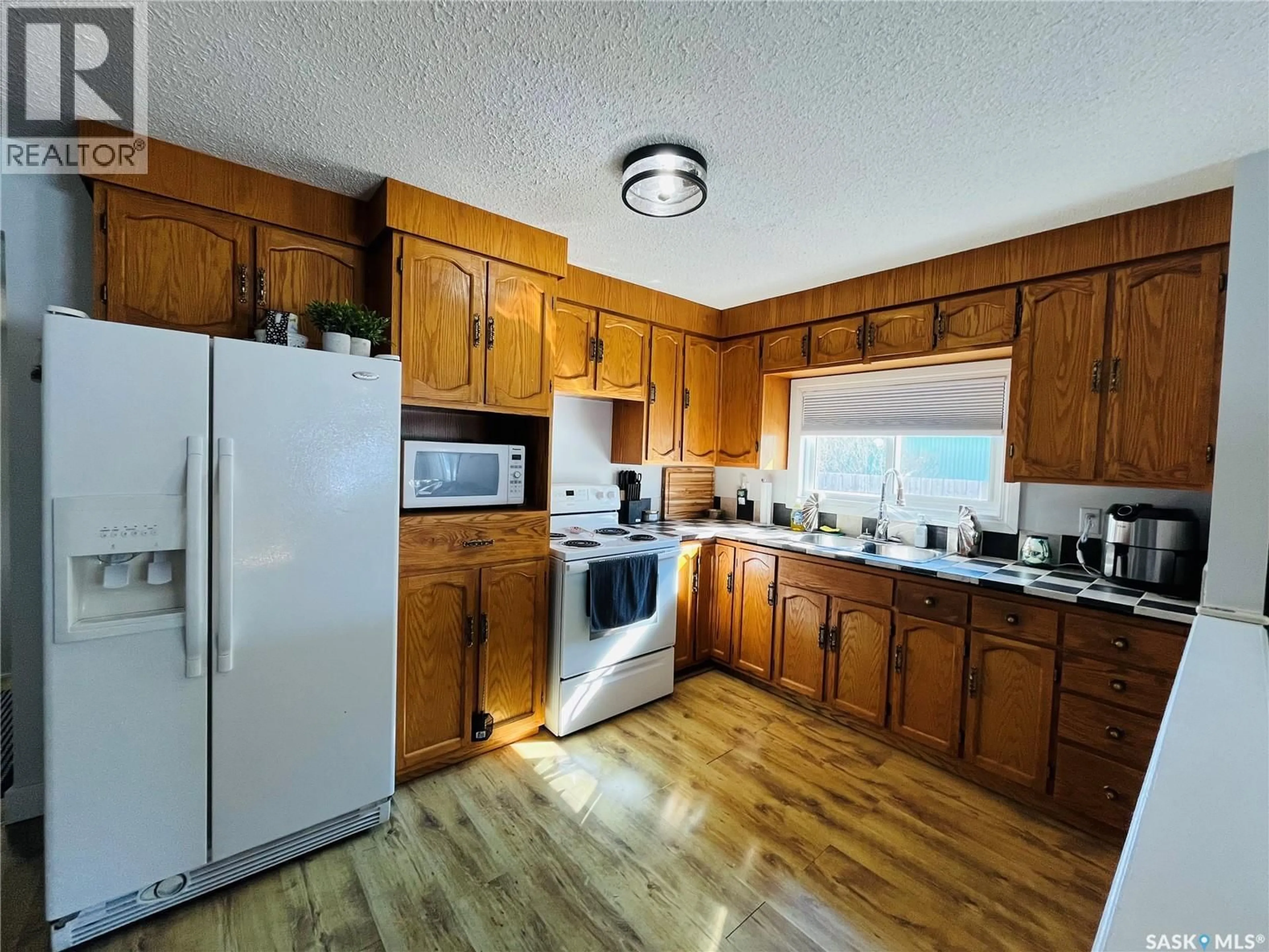 Standard kitchen, unknown for 45 6TH AVENUE, Swift Current Saskatchewan S9H2L8