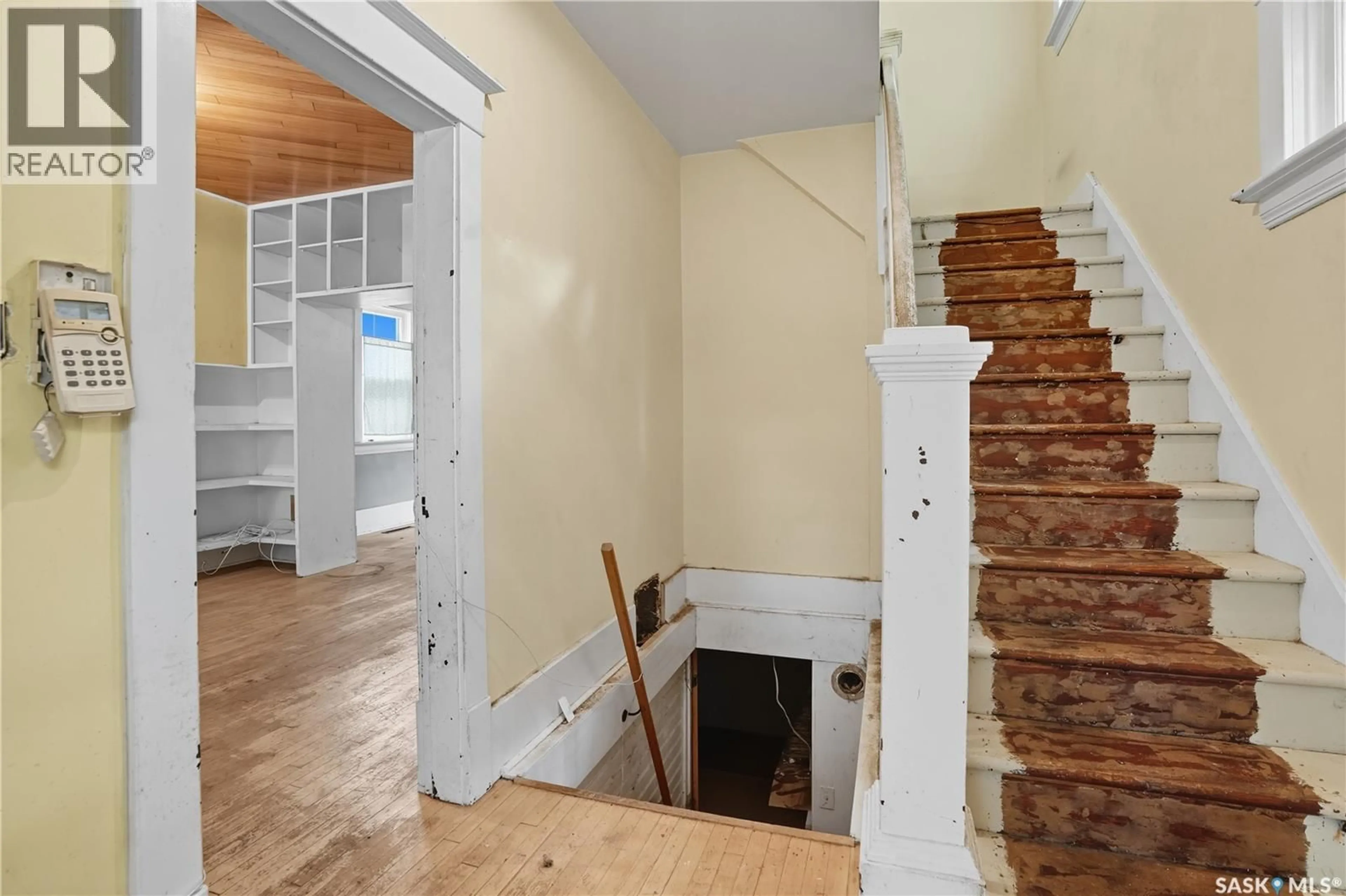 Unknown for 1875 ST JOHN STREET, Regina Saskatchewan S4P1S1