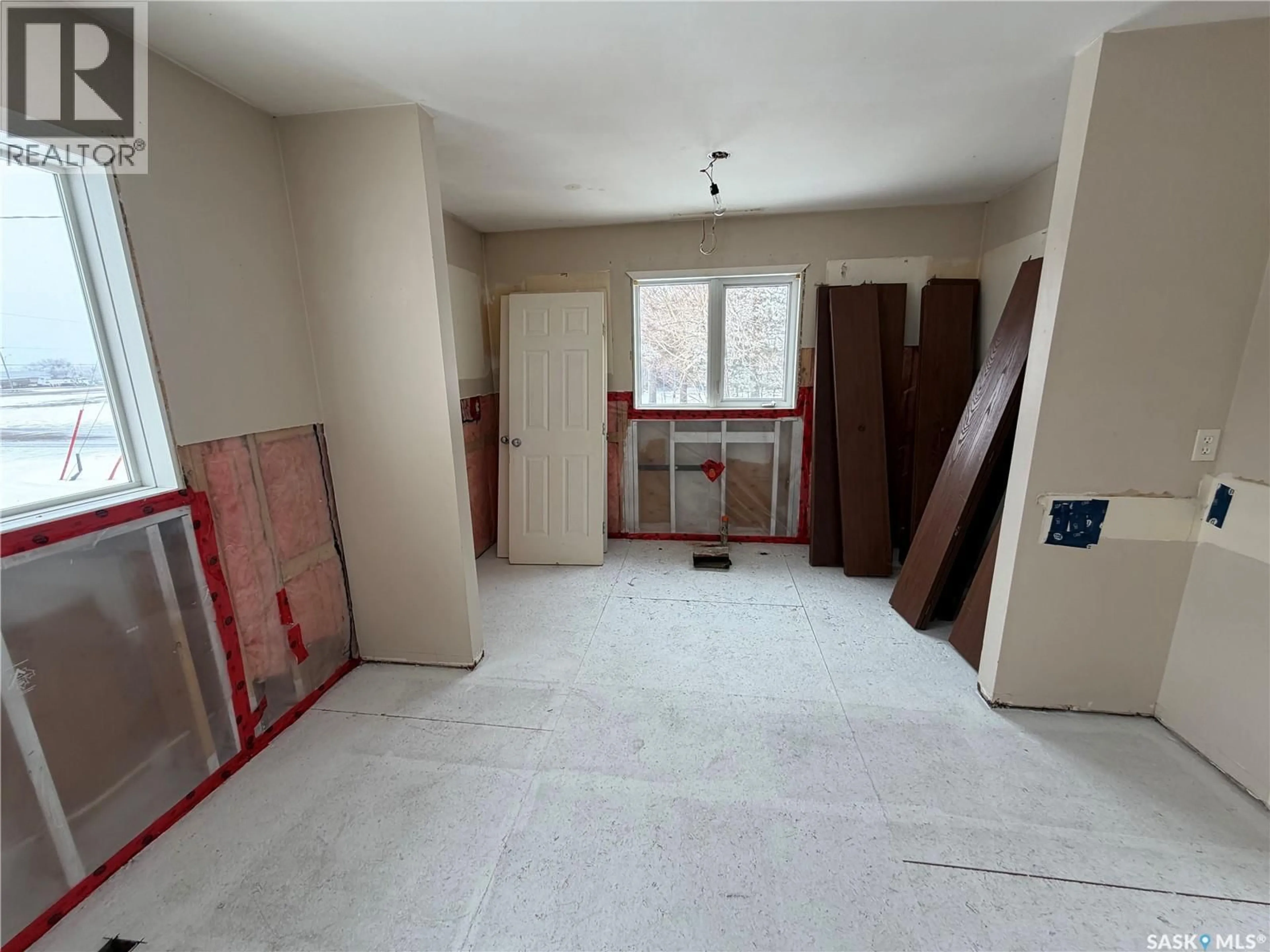 A pic of a room for 801 PROSPECT AVENUE, Oxbow Saskatchewan S0C2B0