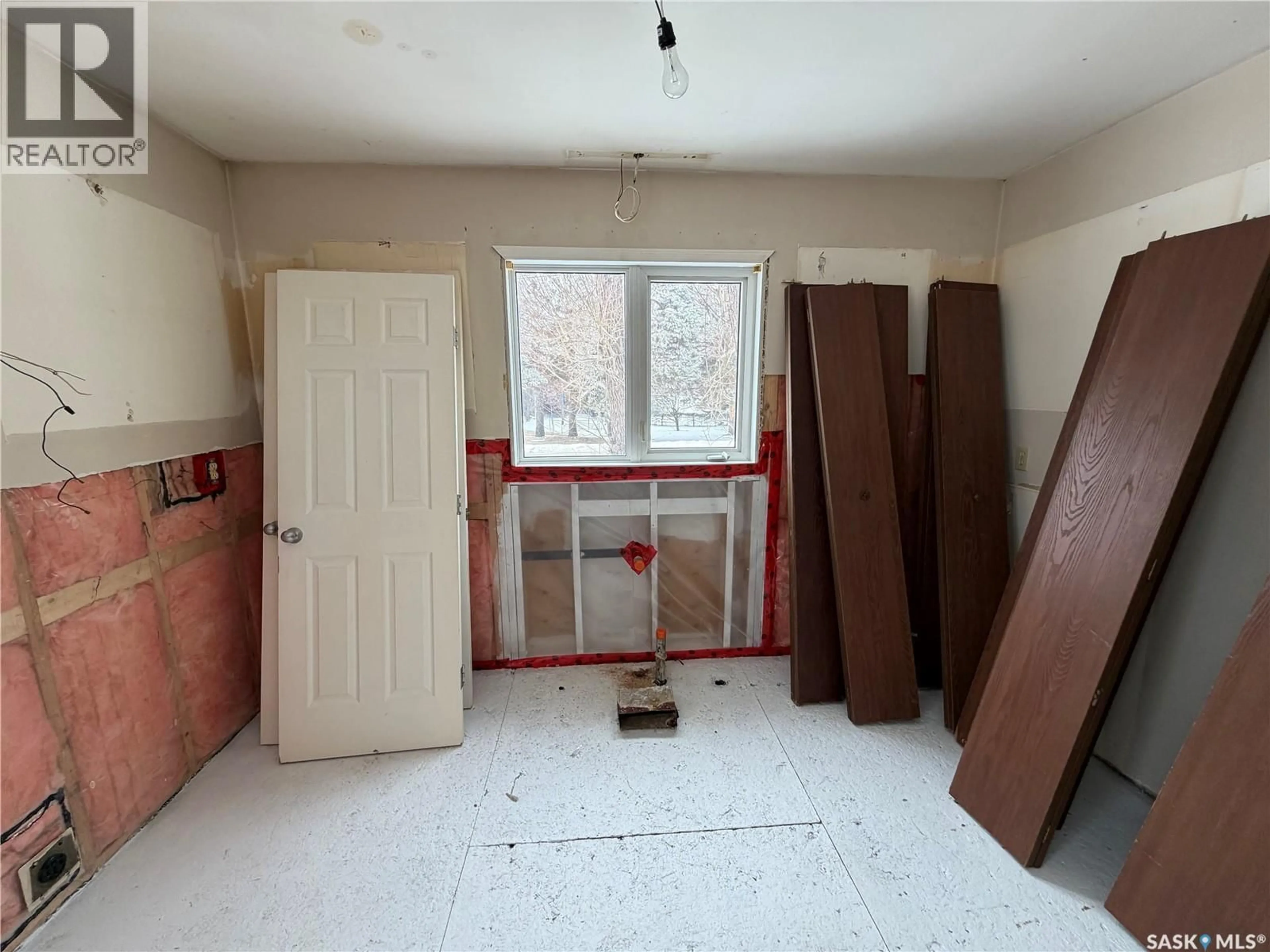 A pic of a room for 801 PROSPECT AVENUE, Oxbow Saskatchewan S0C2B0