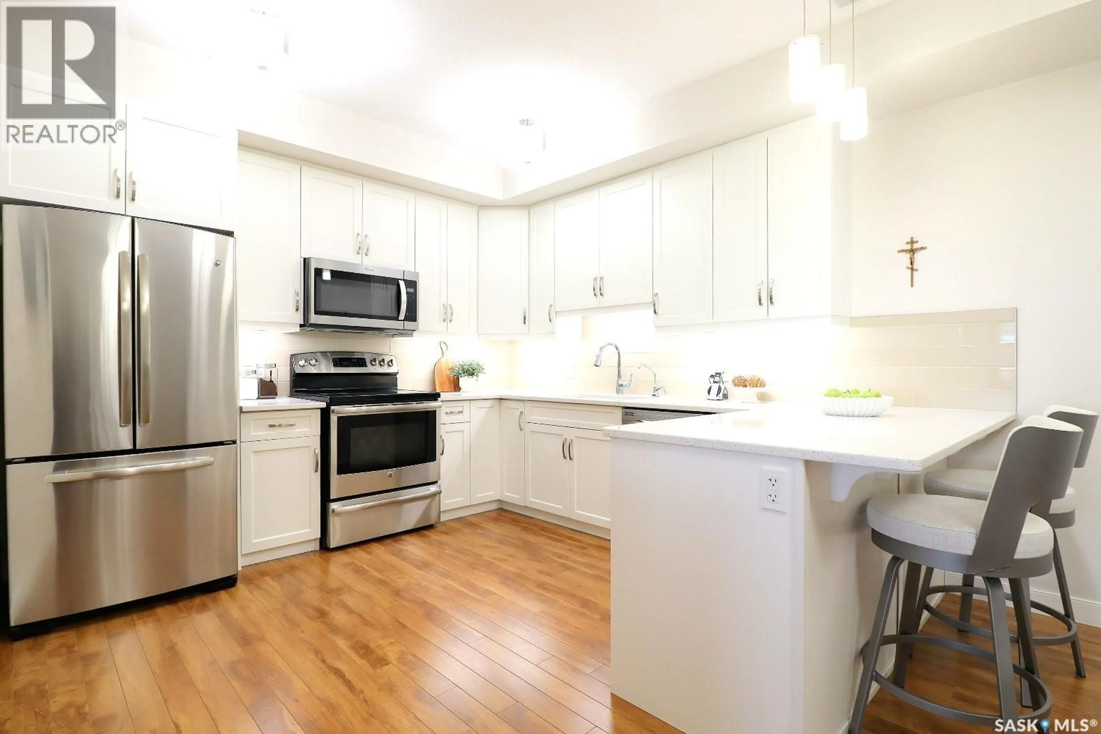 Open concept kitchen, wood/laminate floor for 306 - 339 MORRISON DRIVE, Yorkton Saskatchewan S3N4J1