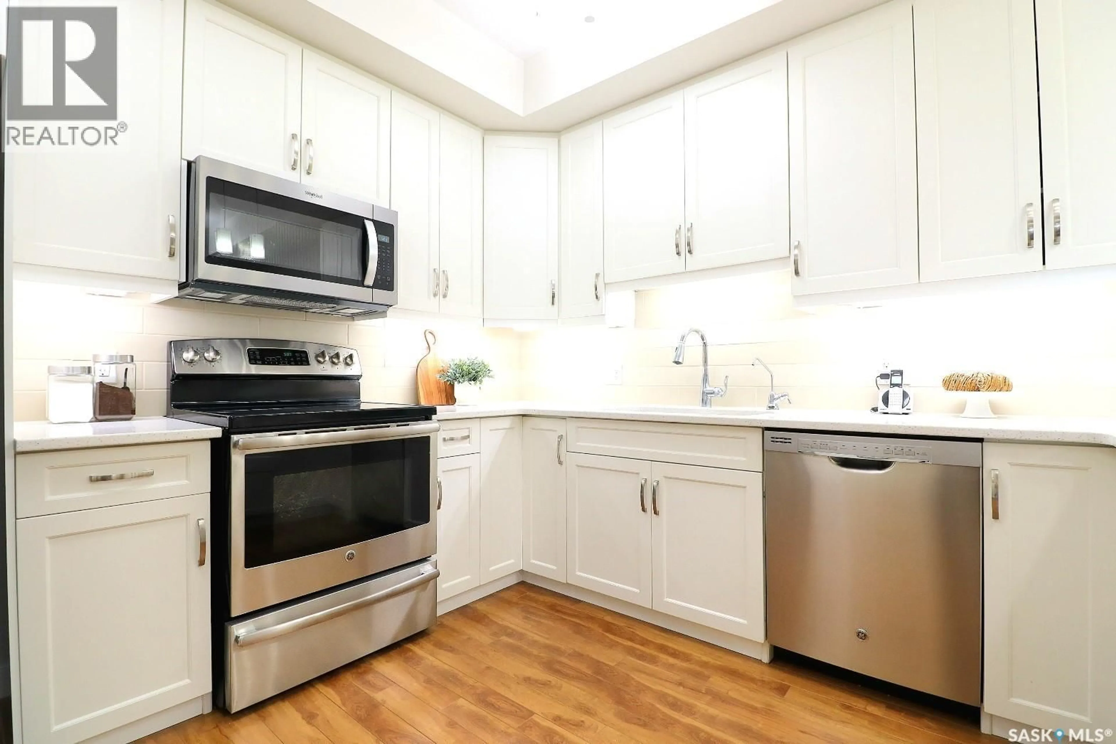 Standard kitchen, unknown for 306 - 339 MORRISON DRIVE, Yorkton Saskatchewan S3N4J1