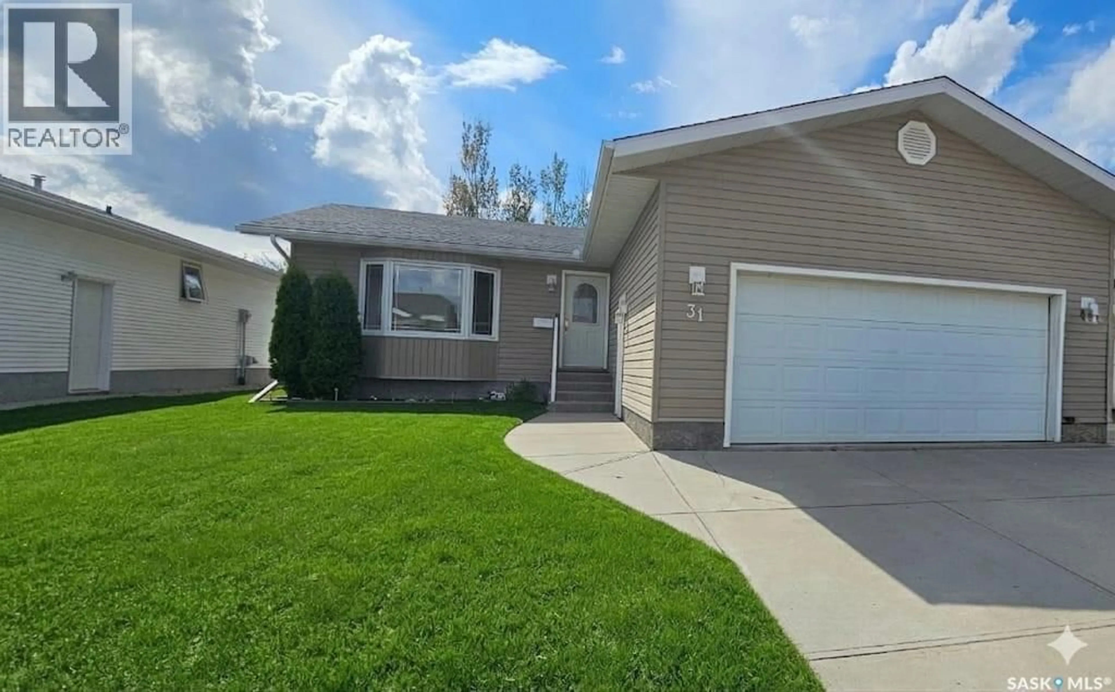 Home with vinyl exterior material, street for 31 GARRY PLACE, Yorkton Saskatchewan S3N4A6