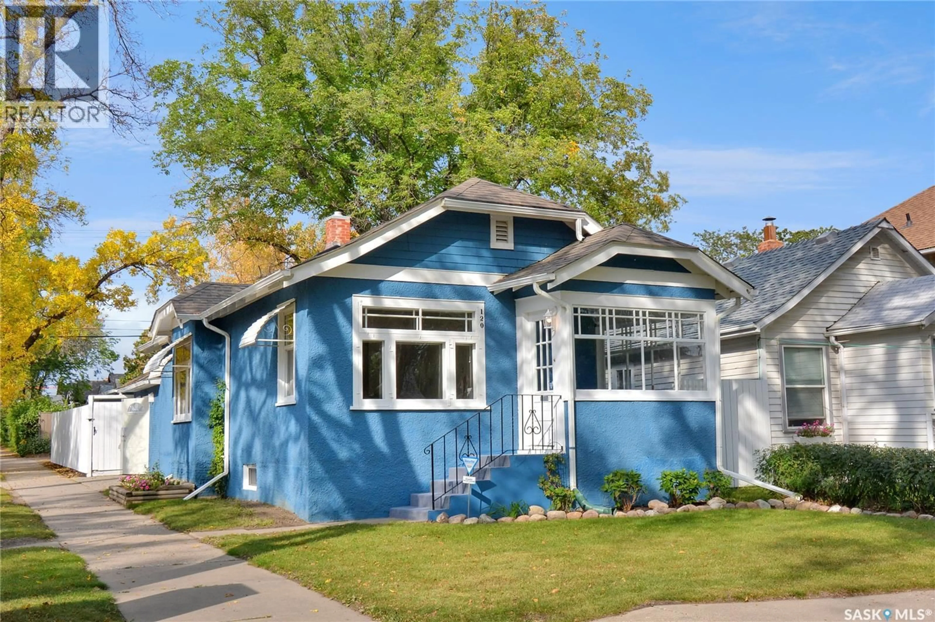 Home with vinyl exterior material, street for 120 32ND STREET, Saskatoon Saskatchewan S7L0S1