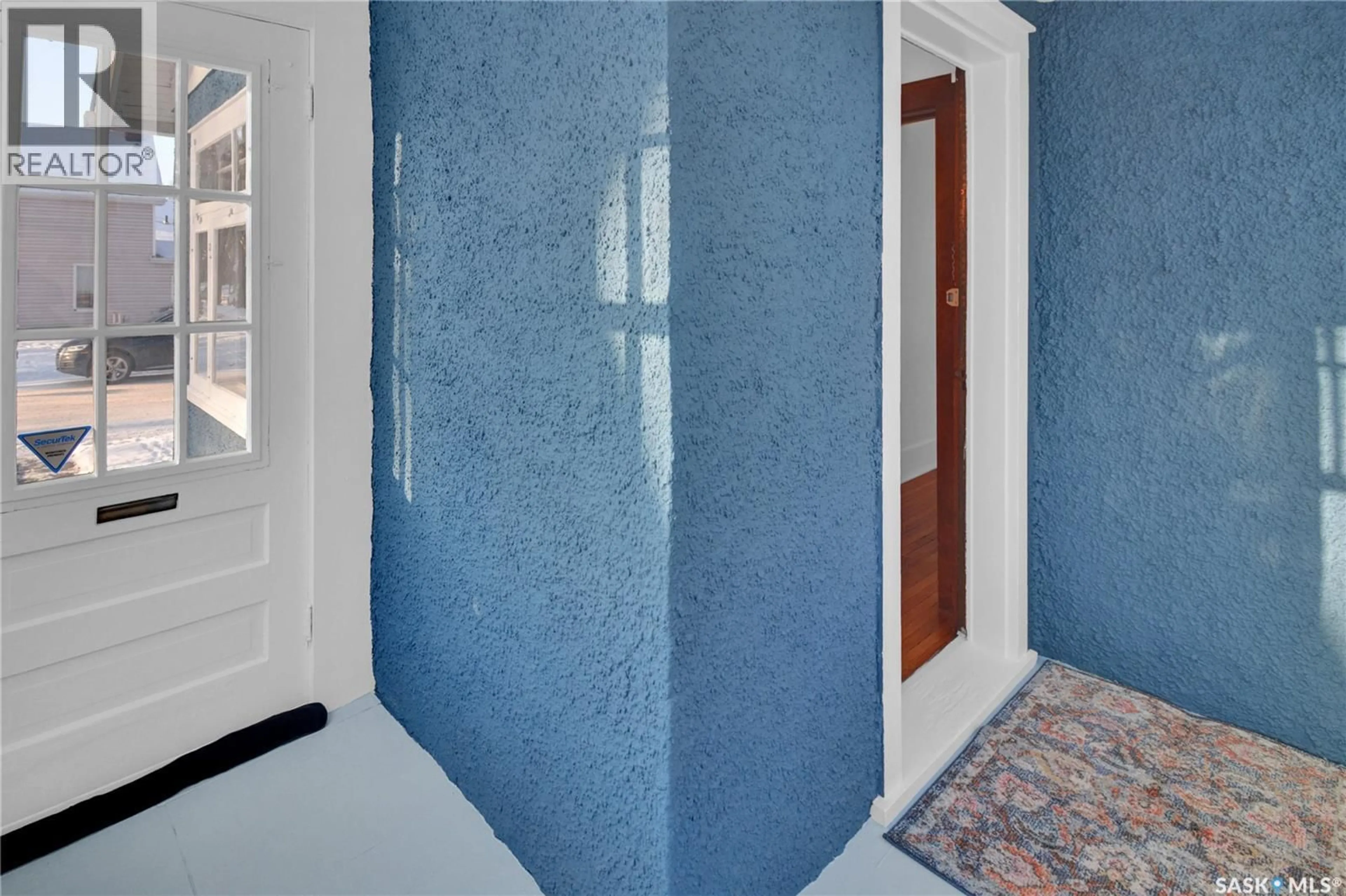 Indoor entryway for 120 32ND STREET, Saskatoon Saskatchewan S7L0S1