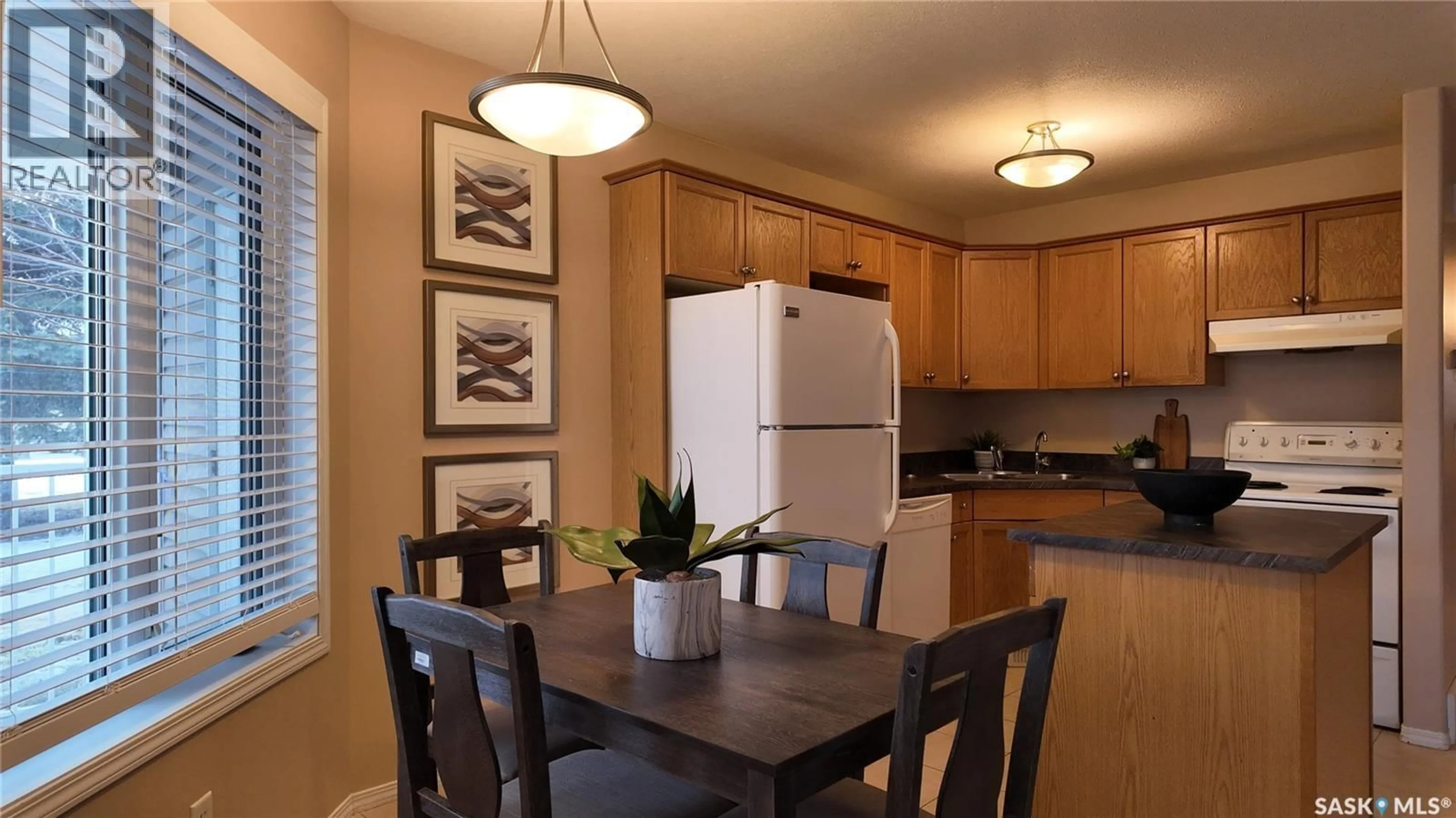 Standard kitchen, wood/laminate floor for 4026 BUCKINGHAM DRIVE, Regina Saskatchewan S4V3A9