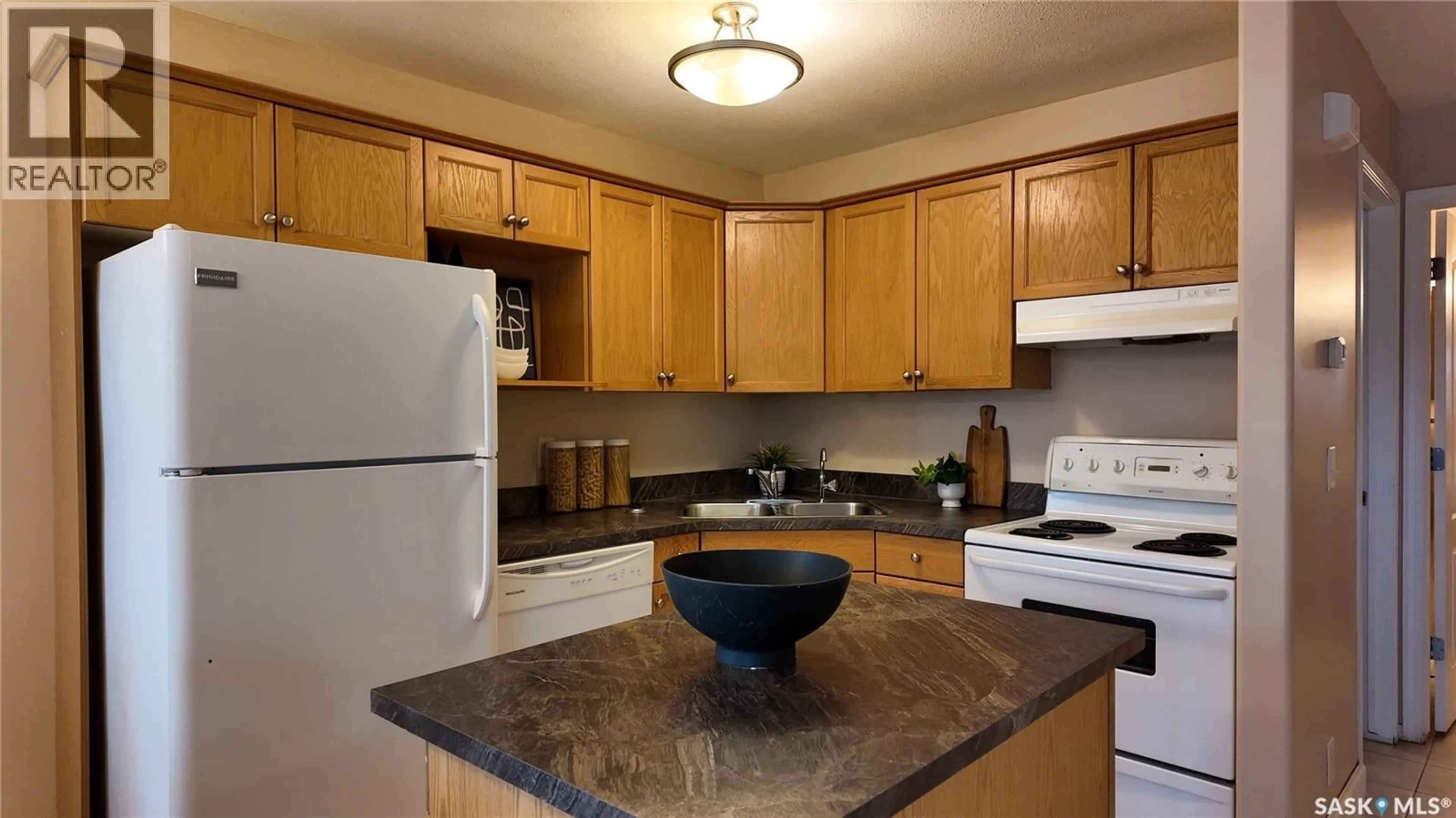 Standard kitchen, unknown for 4026 BUCKINGHAM DRIVE, Regina Saskatchewan S4V3A9