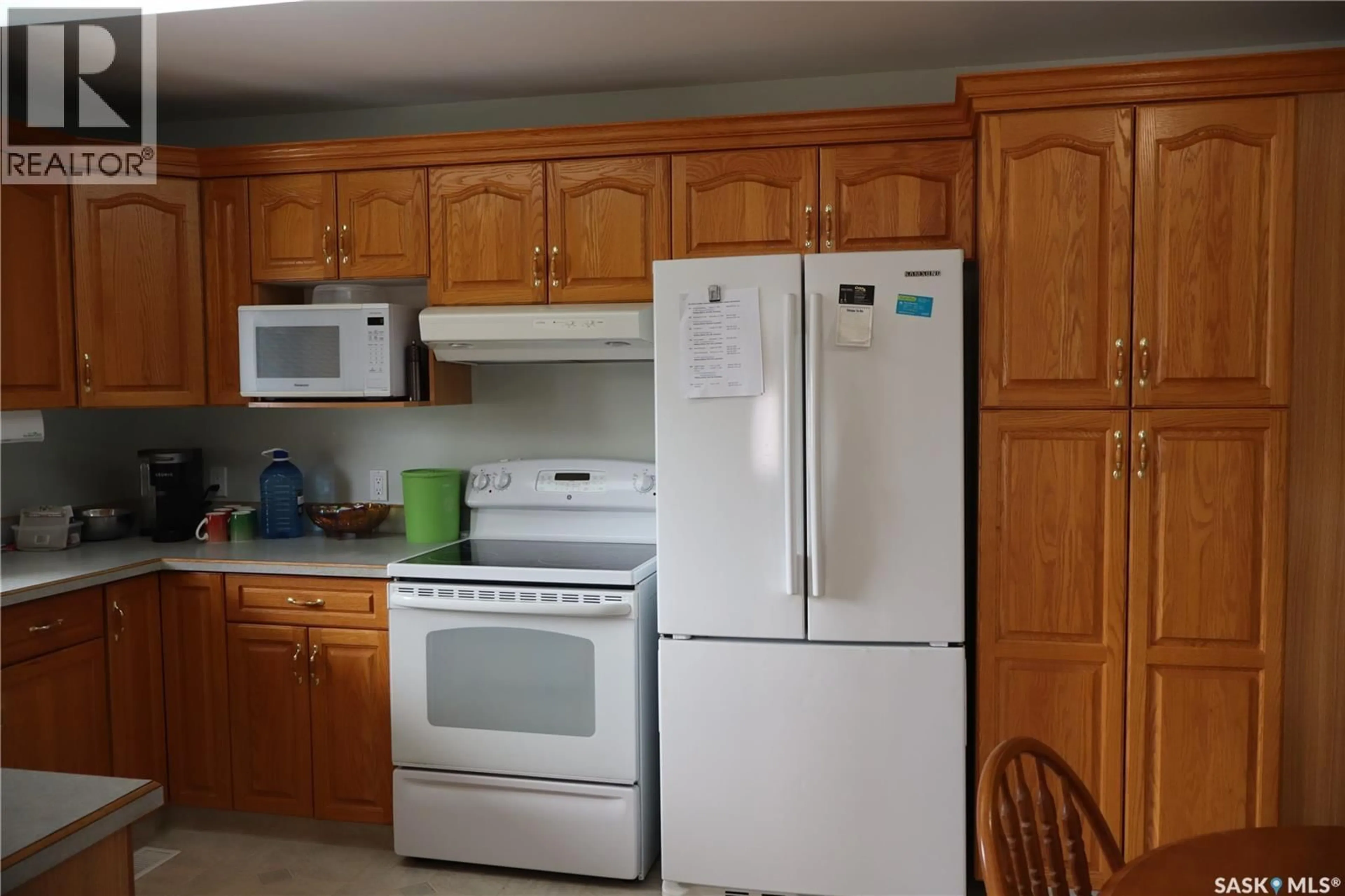 Standard kitchen, unknown for 101 226 3RD AVENUE, Assiniboia Saskatchewan S0H3R0