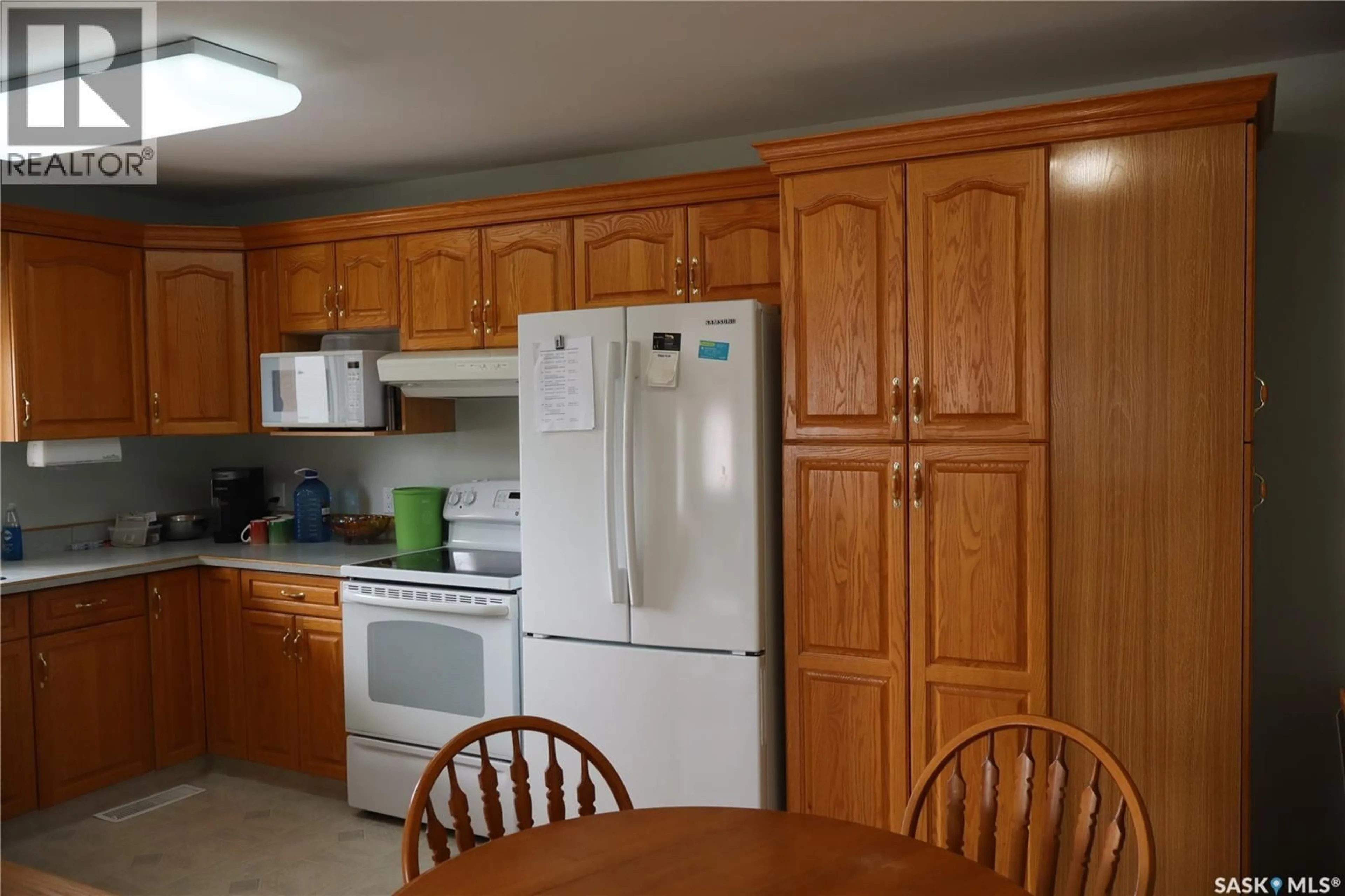 Standard kitchen, unknown for 101 226 3RD AVENUE, Assiniboia Saskatchewan S0H3R0