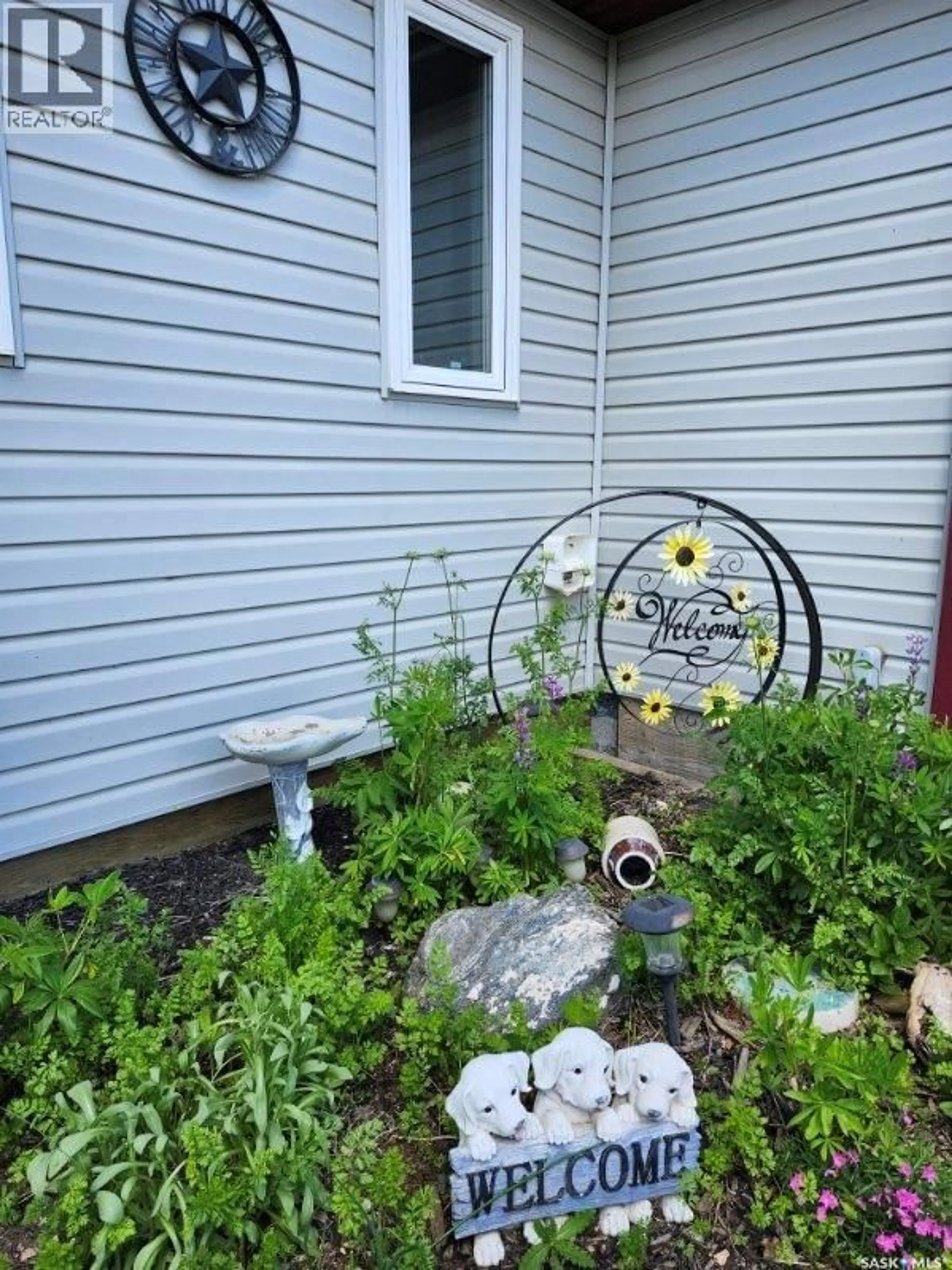 Patio, street for BELL ACREAGE, Benson Rm No. 35 Saskatchewan S0C0L0