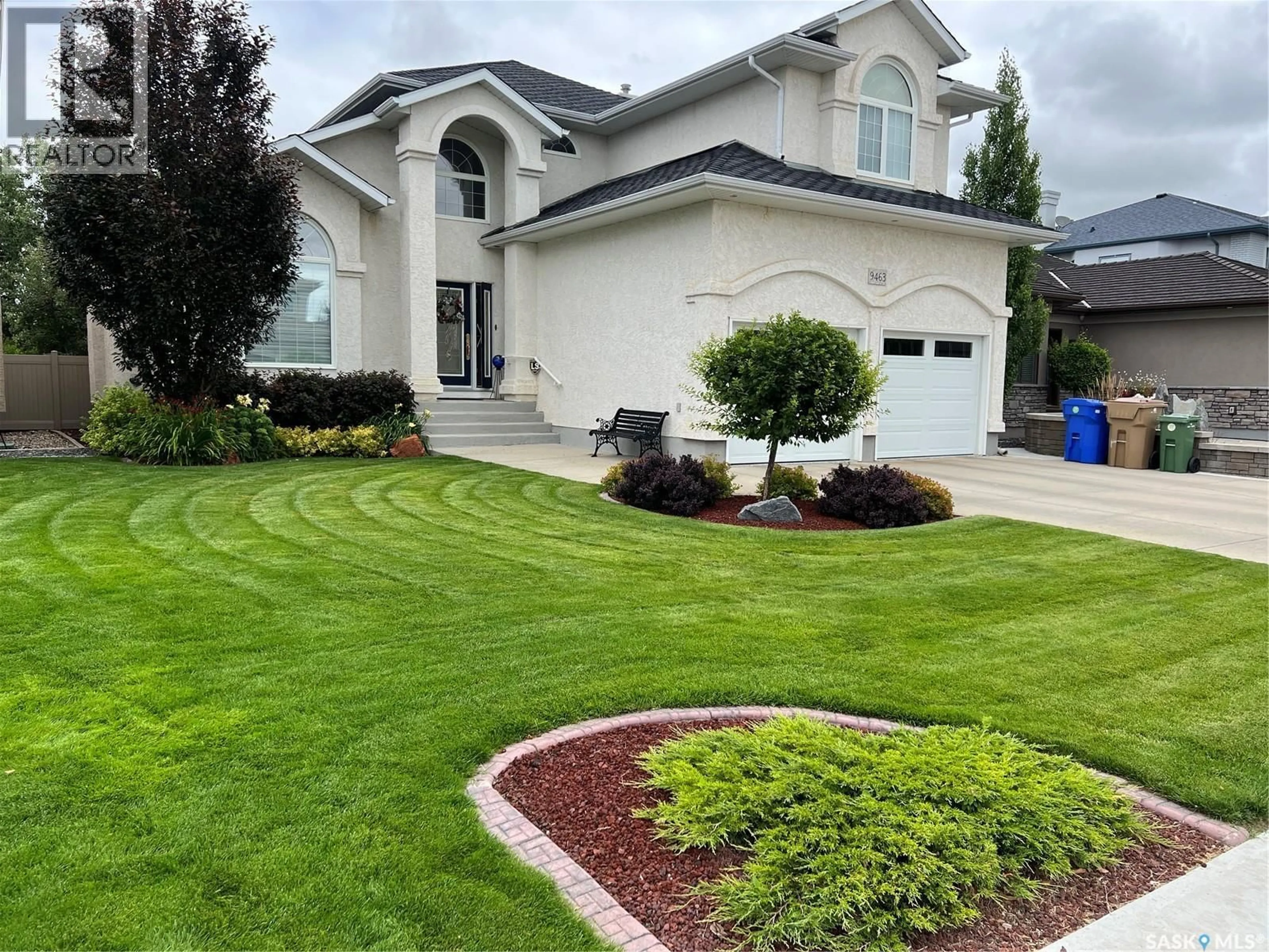 Home with vinyl exterior material, street for 9463 WASCANA MEWS, Regina Saskatchewan S4V2V5