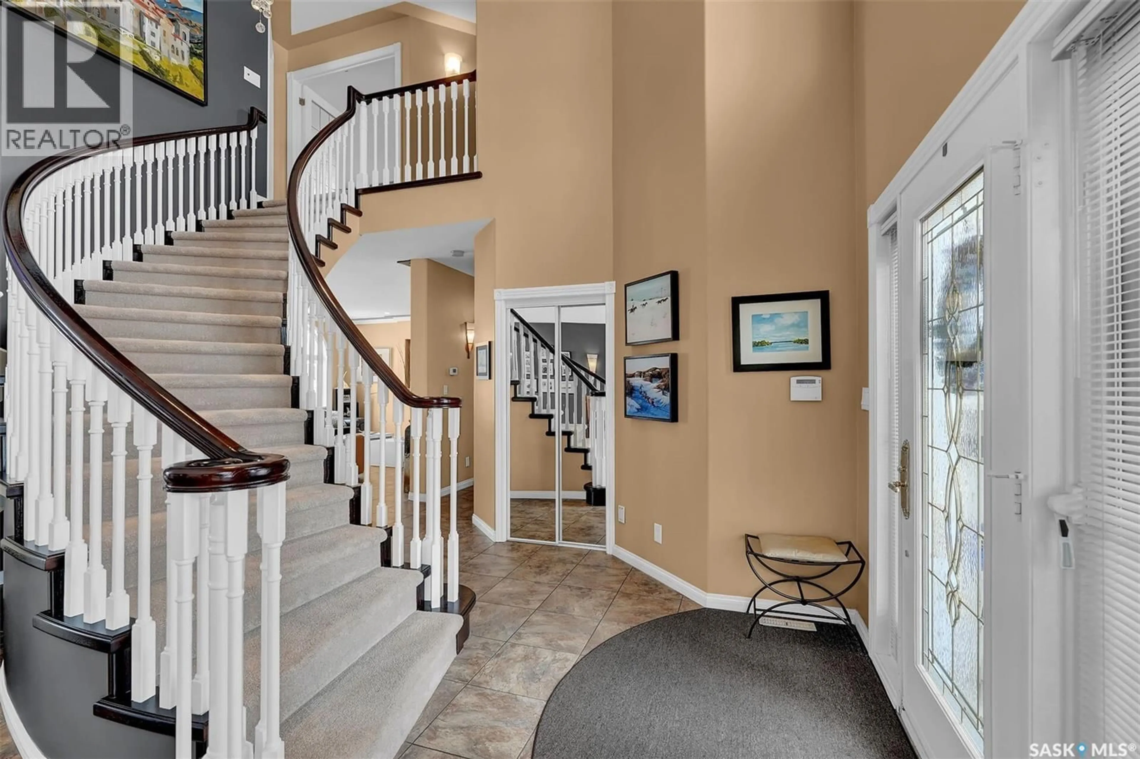 Indoor entryway for 9463 WASCANA MEWS, Regina Saskatchewan S4V2V5