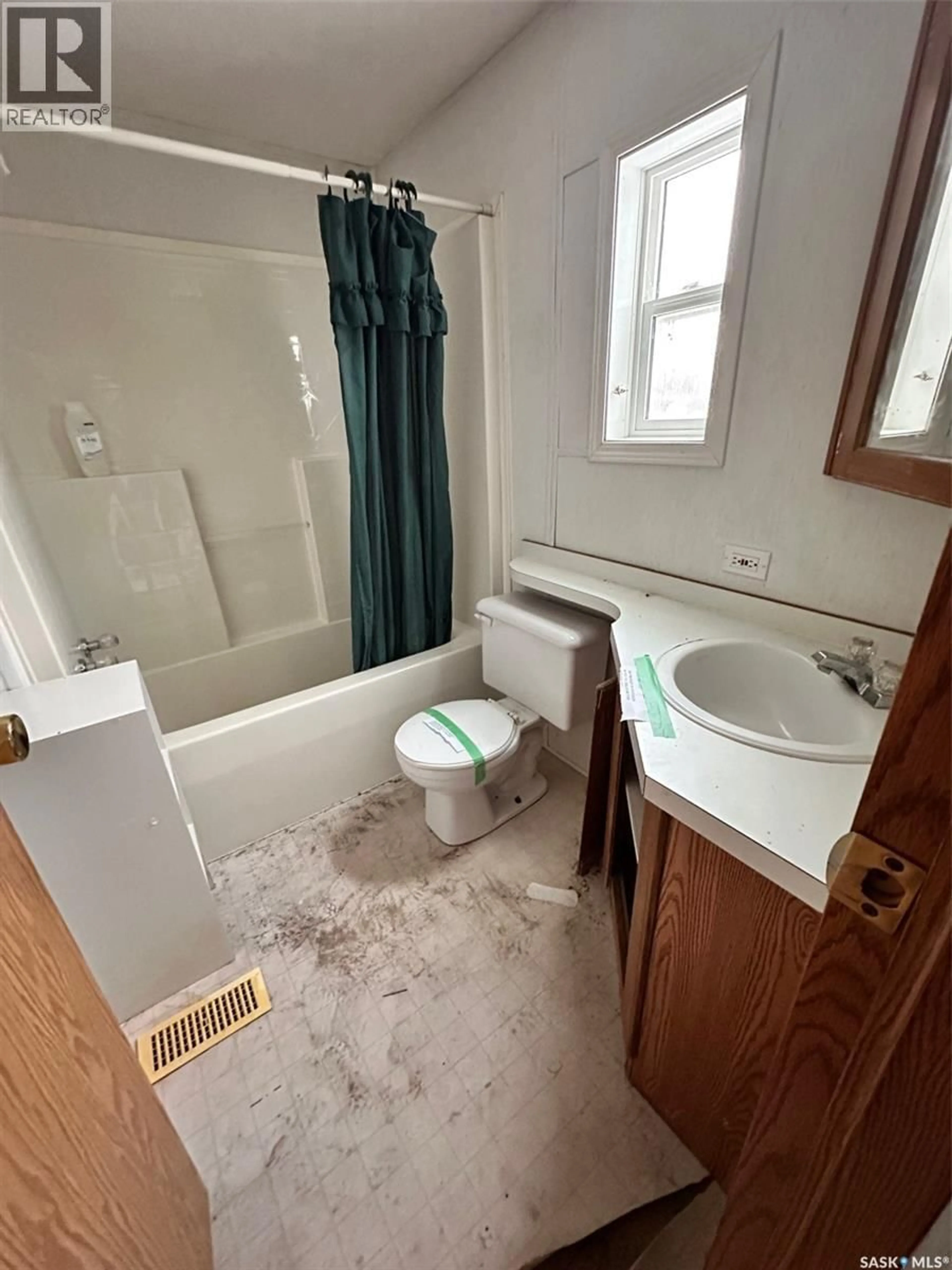 Standard bathroom, floor is not visible for 106 2ND AVENUE, Dorintosh Saskatchewan S0M0T0