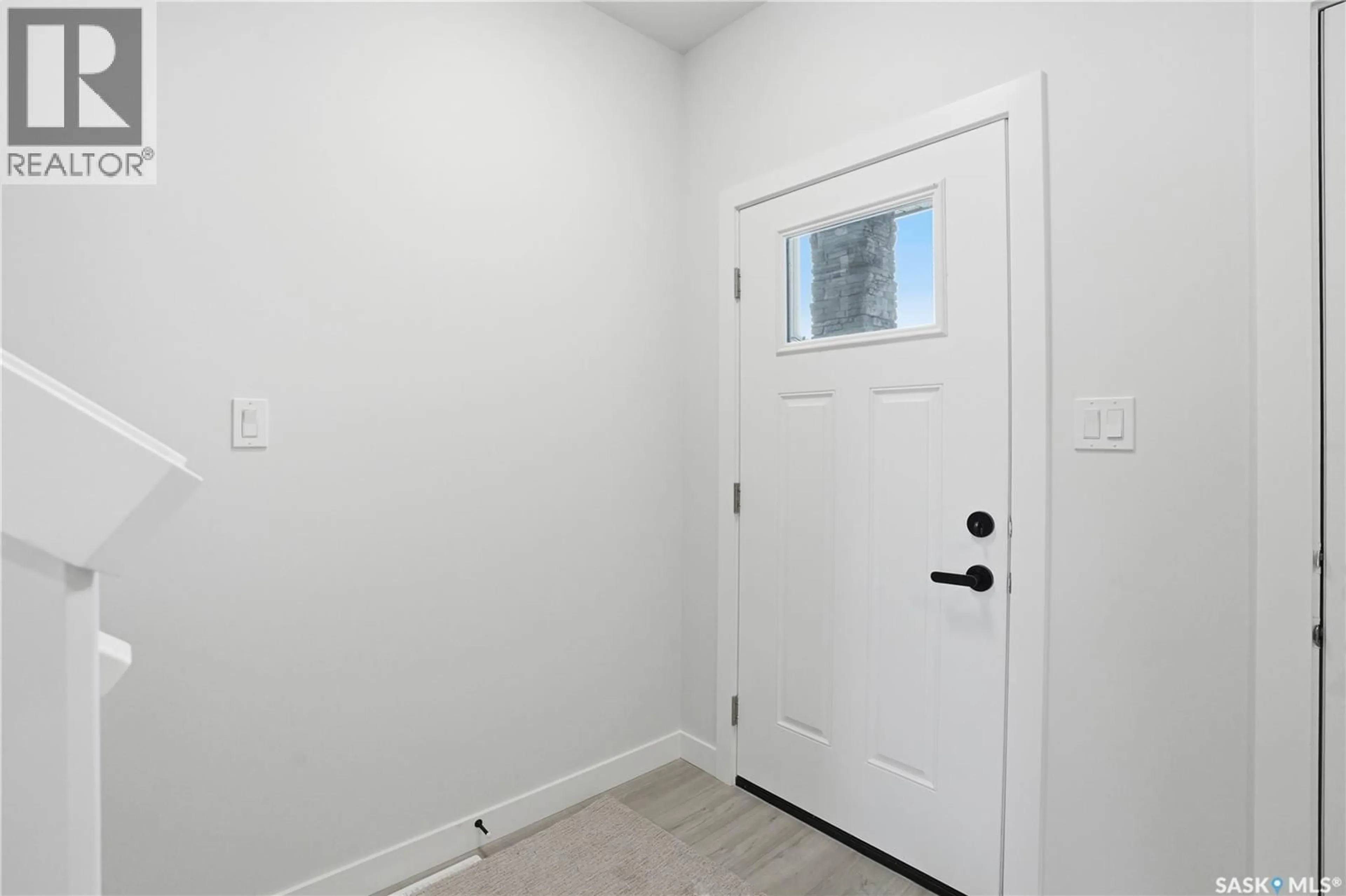 Indoor entryway for 527 SHARMA CRESCENT, Saskatoon Saskatchewan S7W1K5