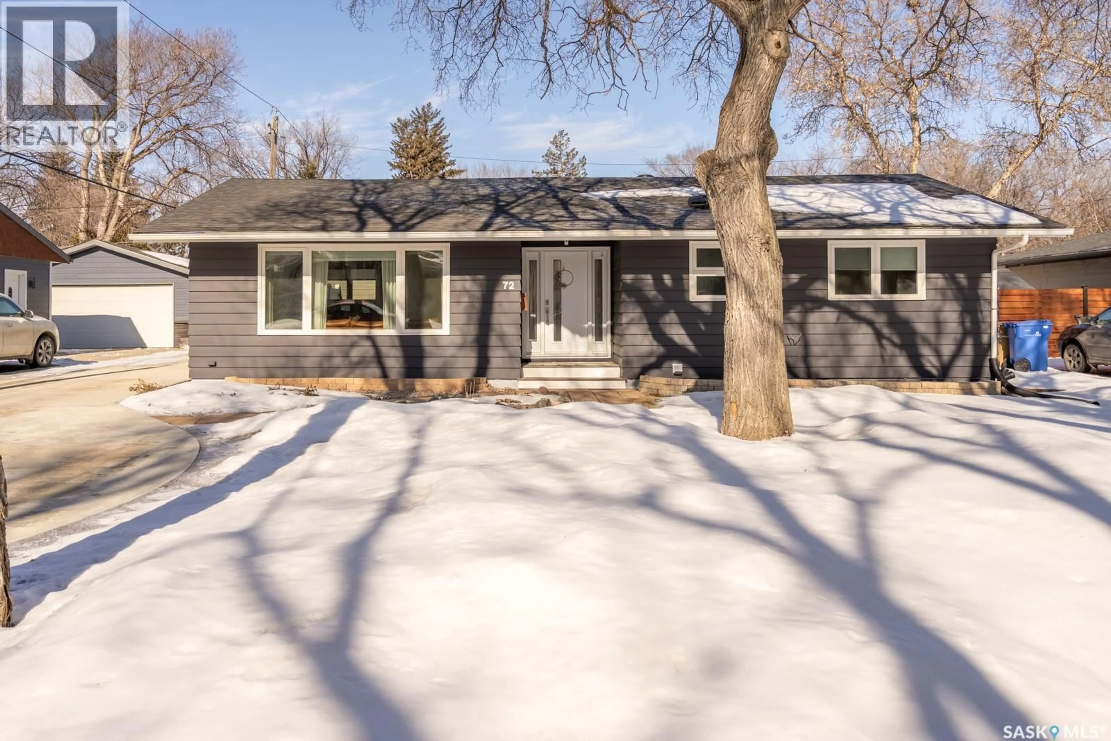 Home with vinyl exterior material, street for 72 DOLPHIN BAY, Regina Saskatchewan S4S4Z8