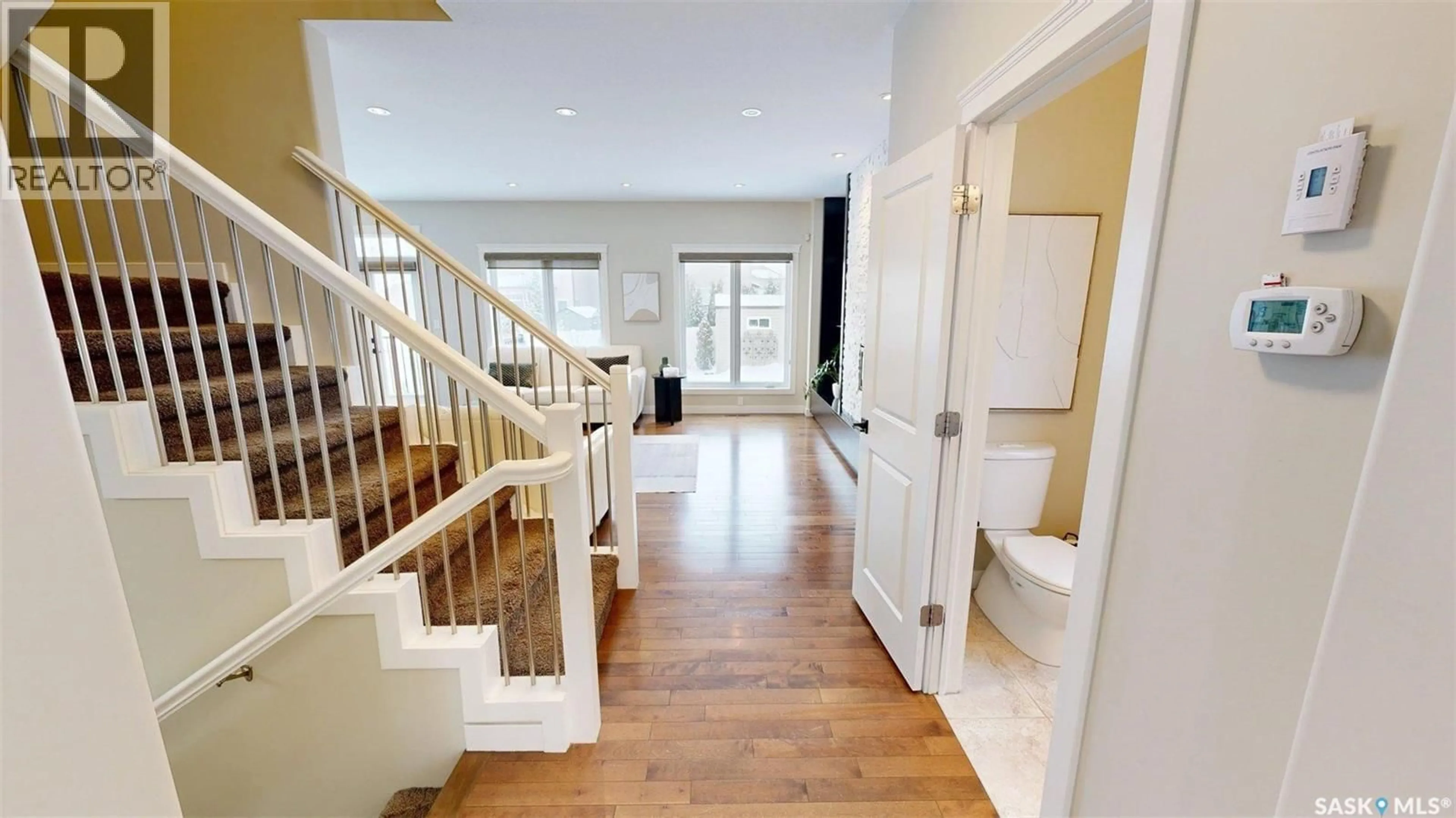 Indoor entryway for 221 BROOKVIEW DRIVE, Regina Saskatchewan S4Y0B2