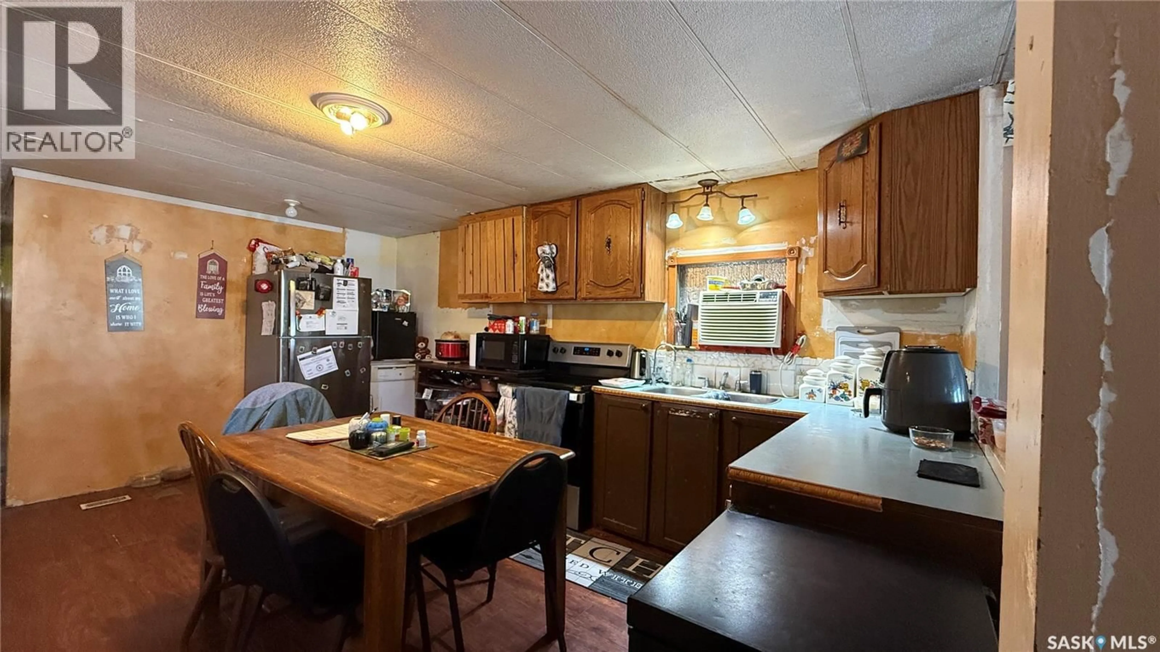 Standard kitchen, unknown for 1410 3RD AVENUE, Edam Saskatchewan S0M0V0