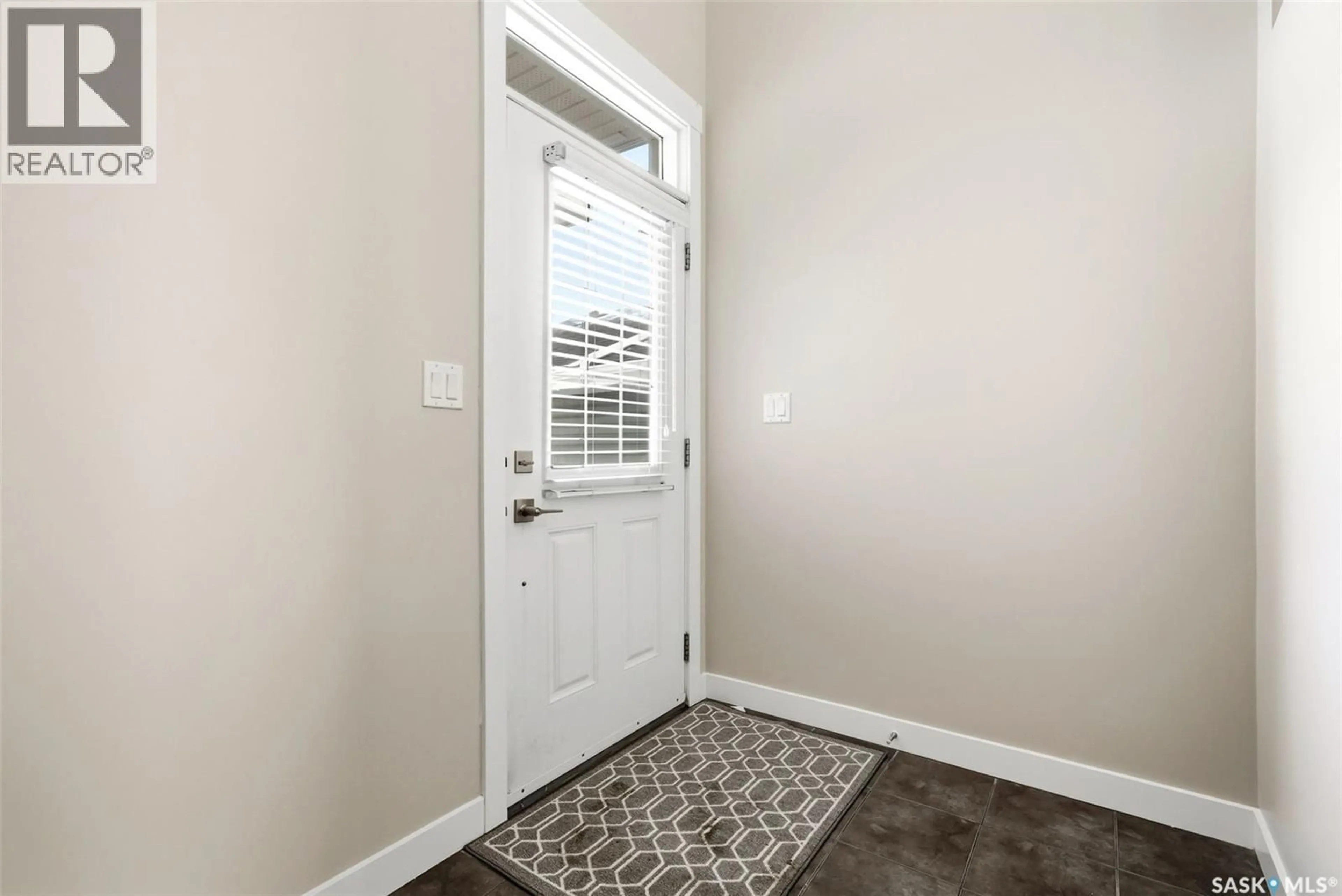 Indoor entryway for 3105 ELGAARD DRIVE, Regina Saskatchewan S4X0K3