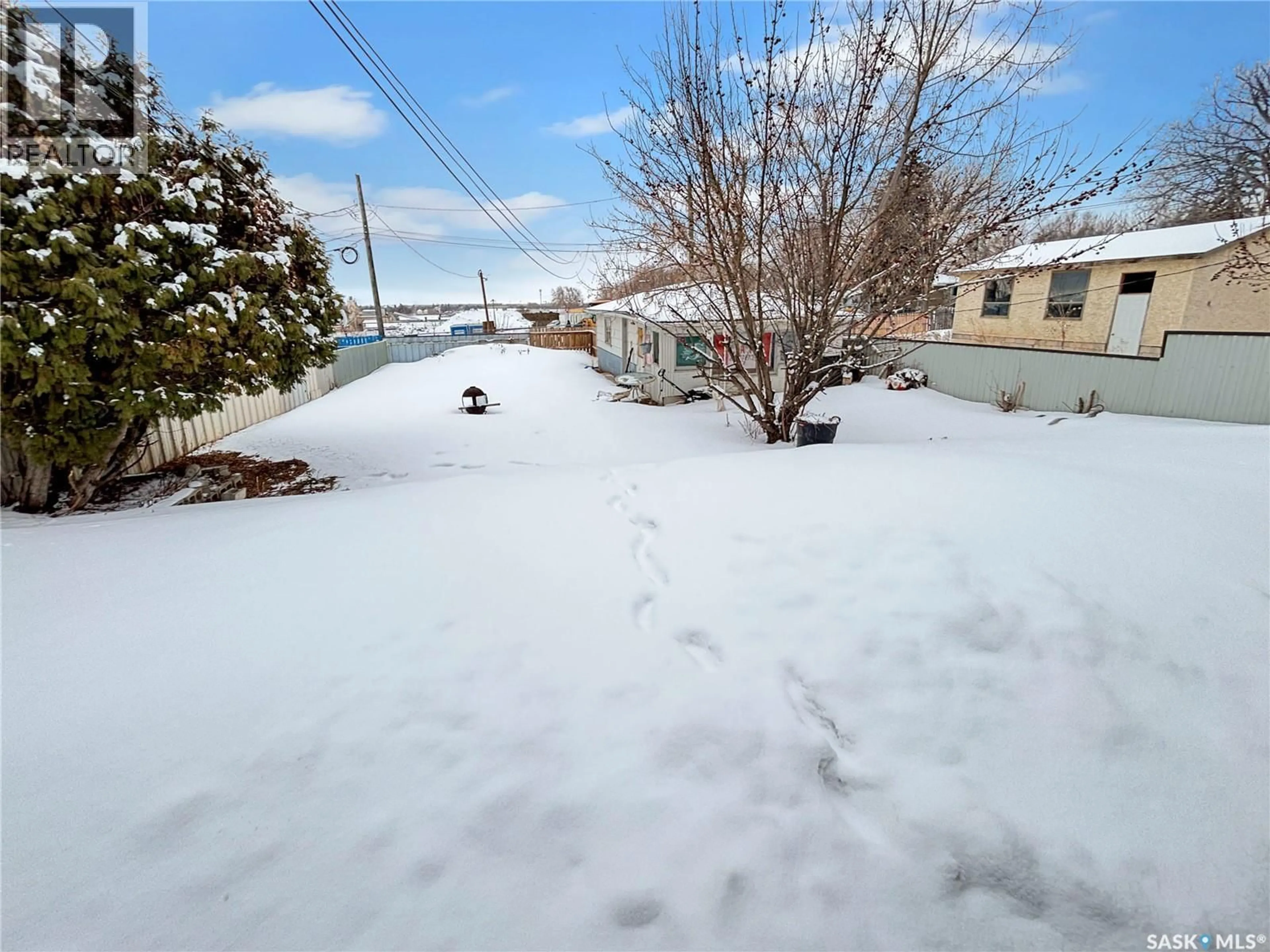 A pic from outside/outdoor area/front of a property/back of a property/a pic from drone, street for 1623 19TH STREET, Saskatoon Saskatchewan S7M1C5