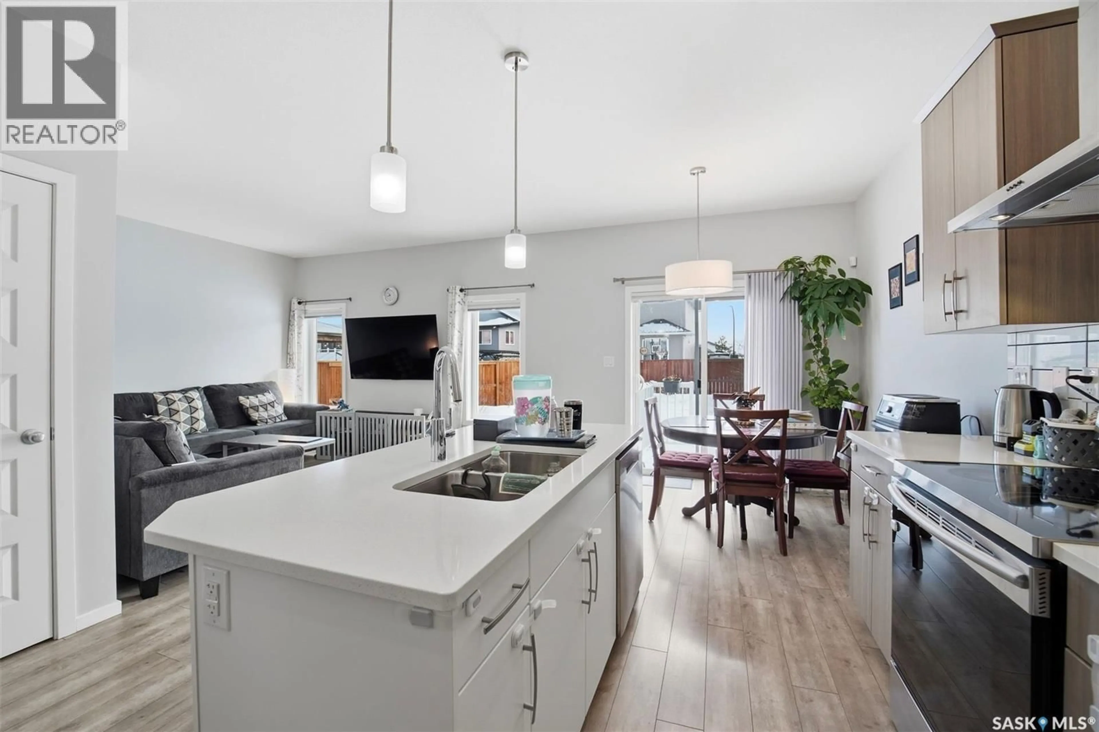 Open concept kitchen, unknown for 394 HASSARD CLOSE, Saskatoon Saskatchewan S7L4Z7