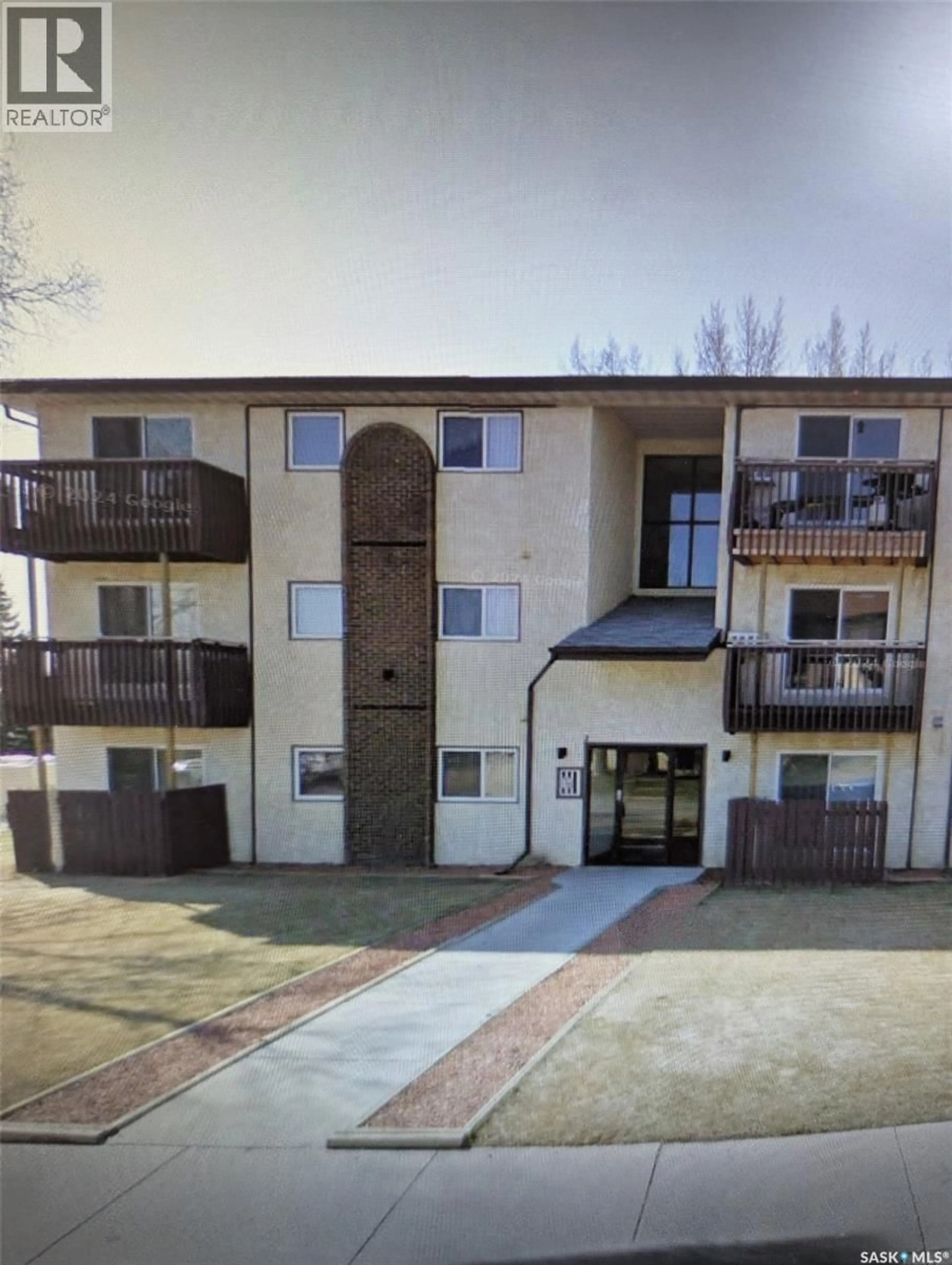 A pic from outside/outdoor area/front of a property/back of a property/a pic from drone, building for 25 - 2309 17TH STREET, Saskatoon Saskatchewan S7M4R1