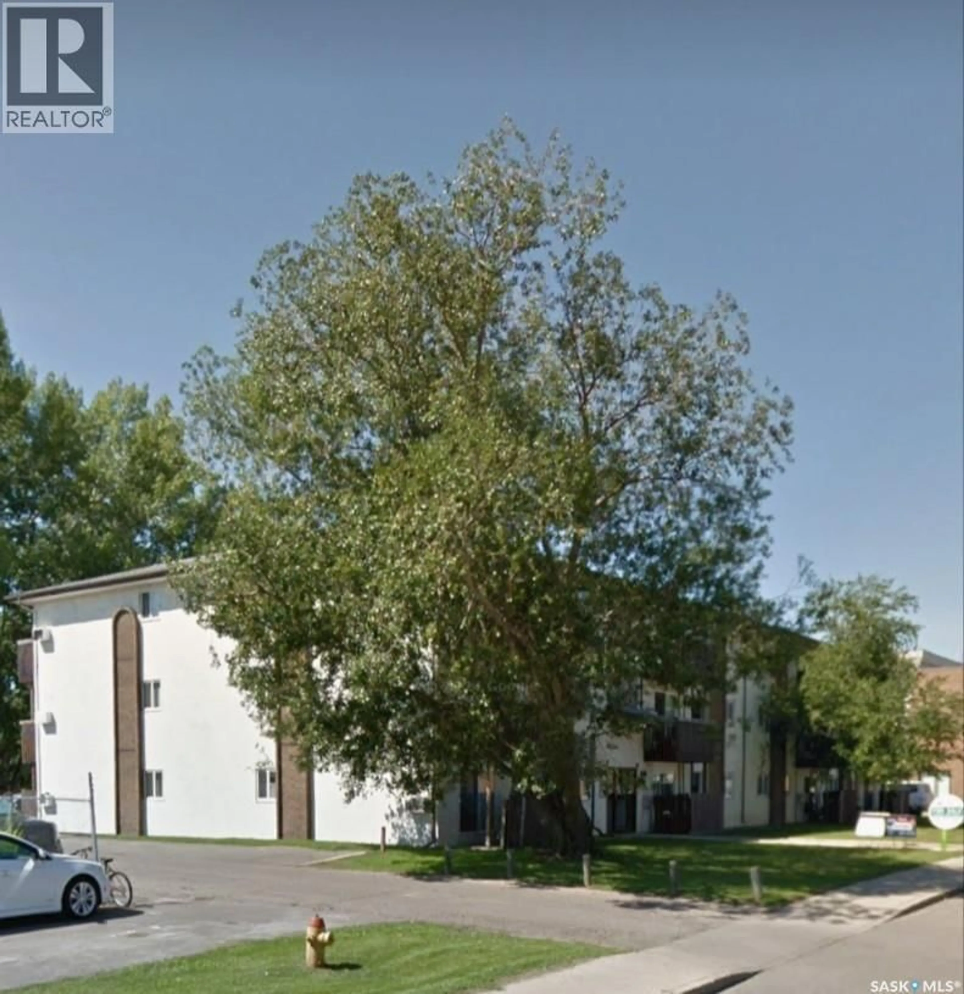 A pic from outside/outdoor area/front of a property/back of a property/a pic from drone, street for 25 - 2309 17TH STREET, Saskatoon Saskatchewan S7M4R1