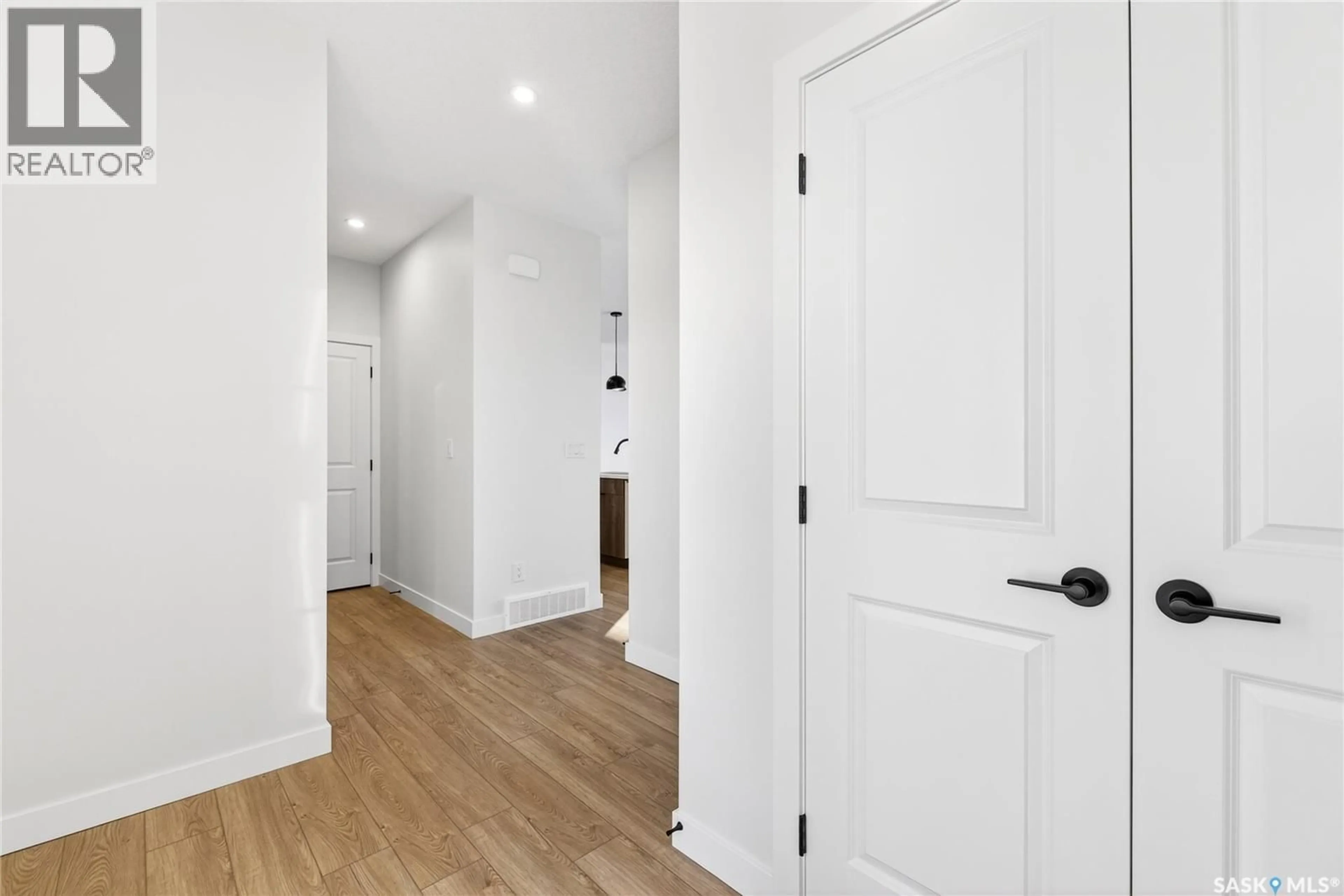 Indoor entryway for 283 NAZARALI WAY, Saskatoon Saskatchewan S7V1X6