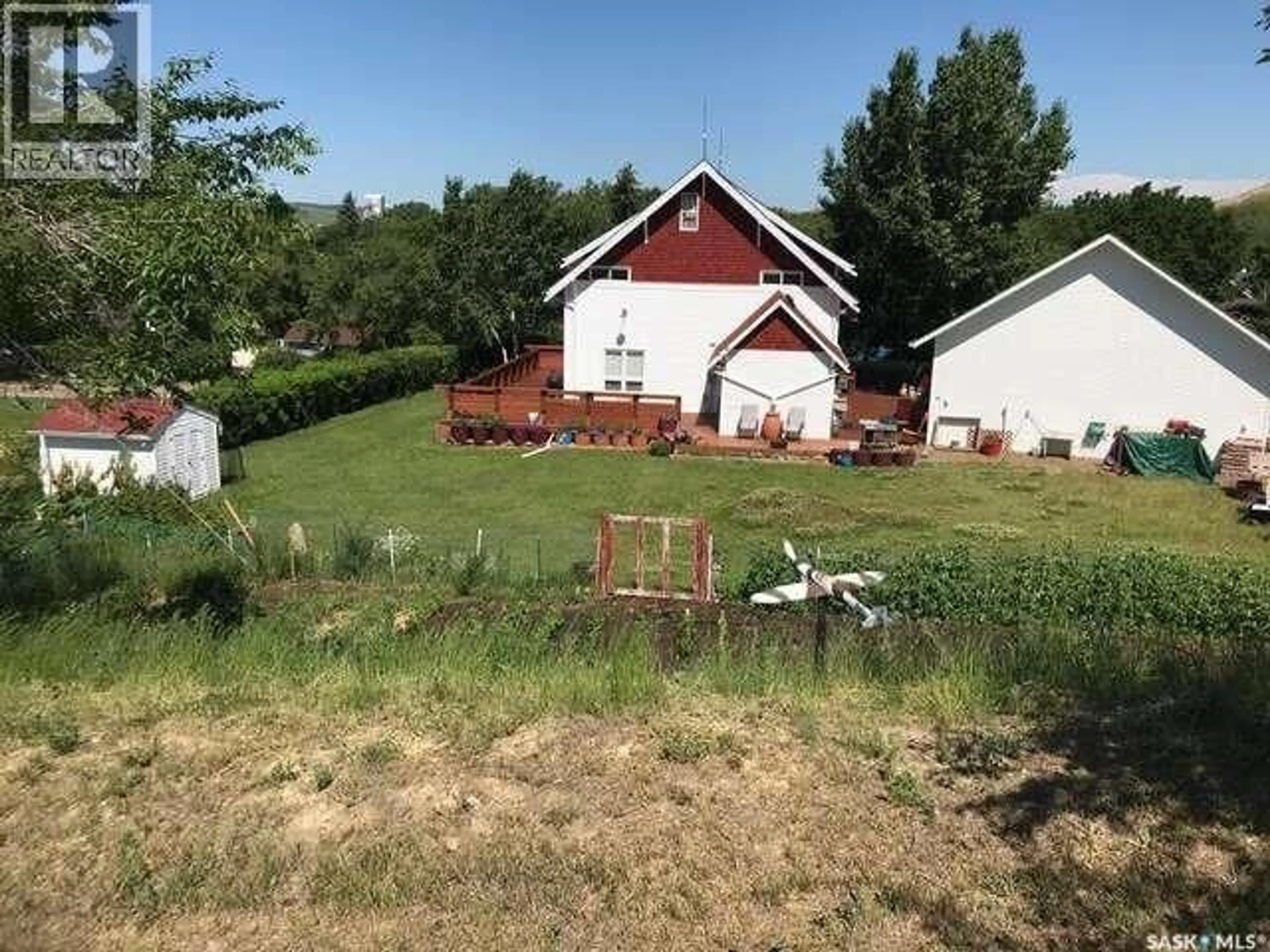 A pic from outside/outdoor area/front of a property/back of a property/a pic from drone, mountain view for 2015 1ST AVENUE, Rockglen Saskatchewan S0H3R0