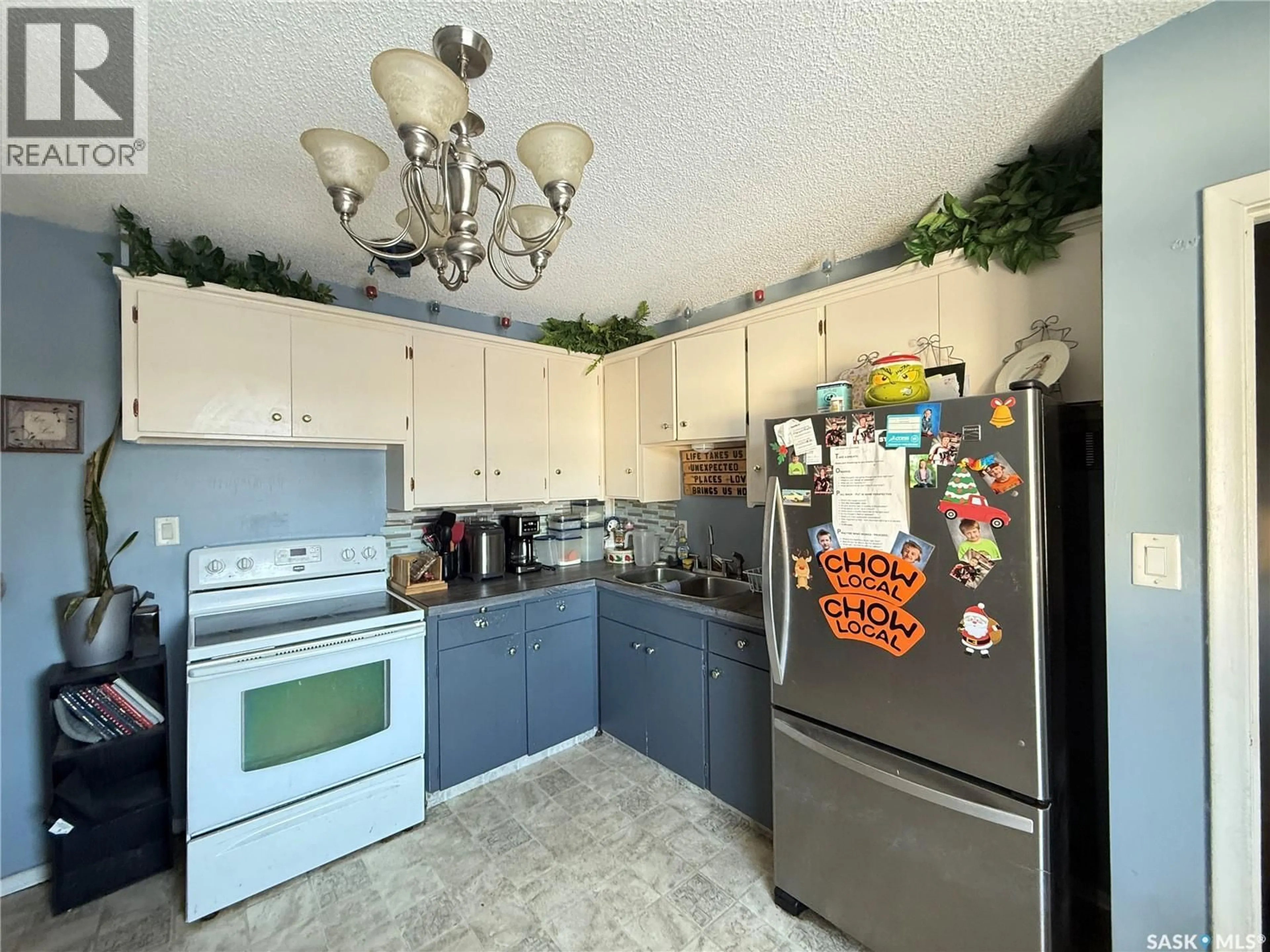 Standard kitchen, unknown for 267 FROOM CRESCENT, Regina Saskatchewan S4N1T2