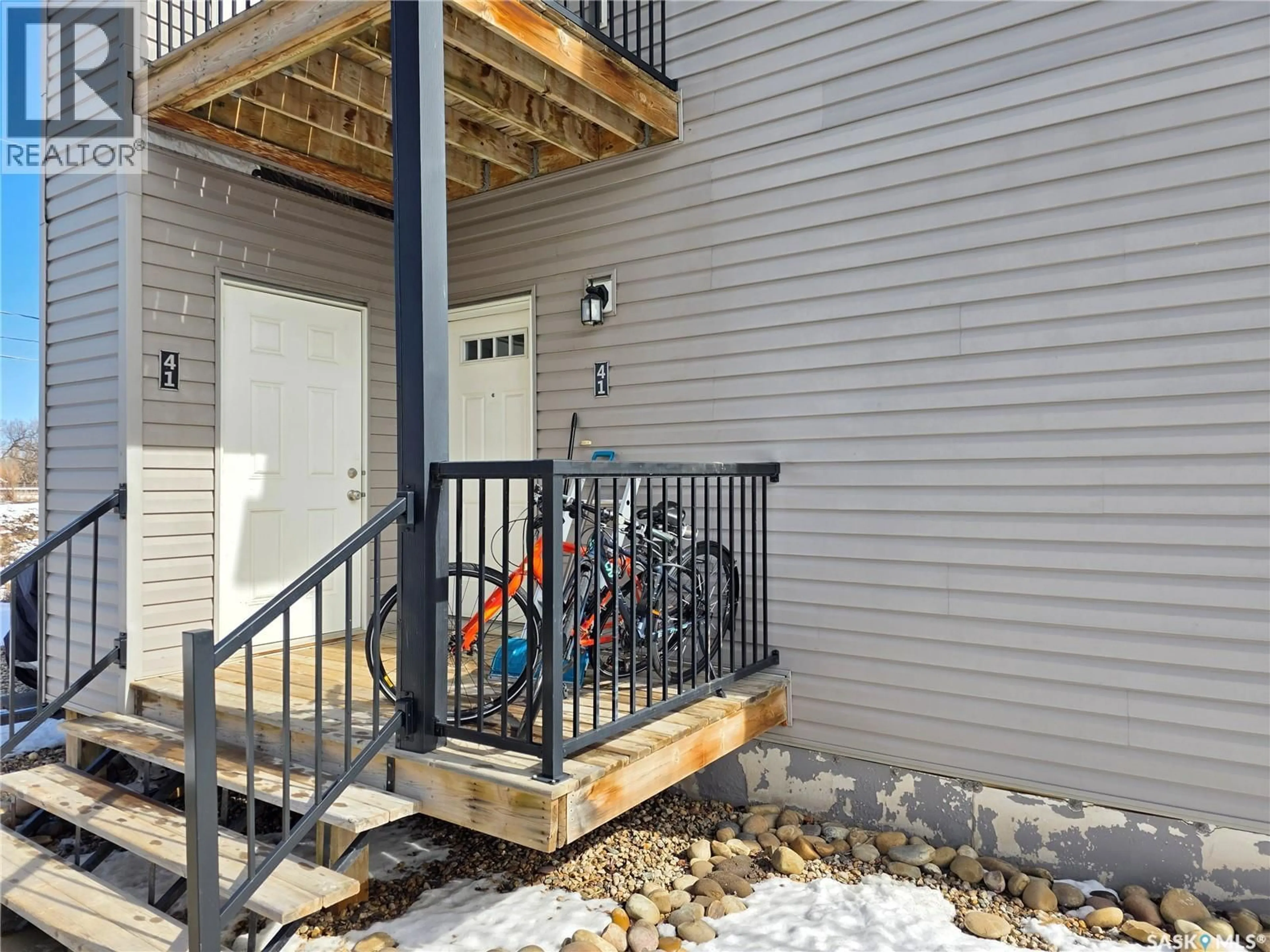 Patio, street for E - 41 1275 SOUTH RAILWAY STREET, Swift Current Saskatchewan S9H5P3