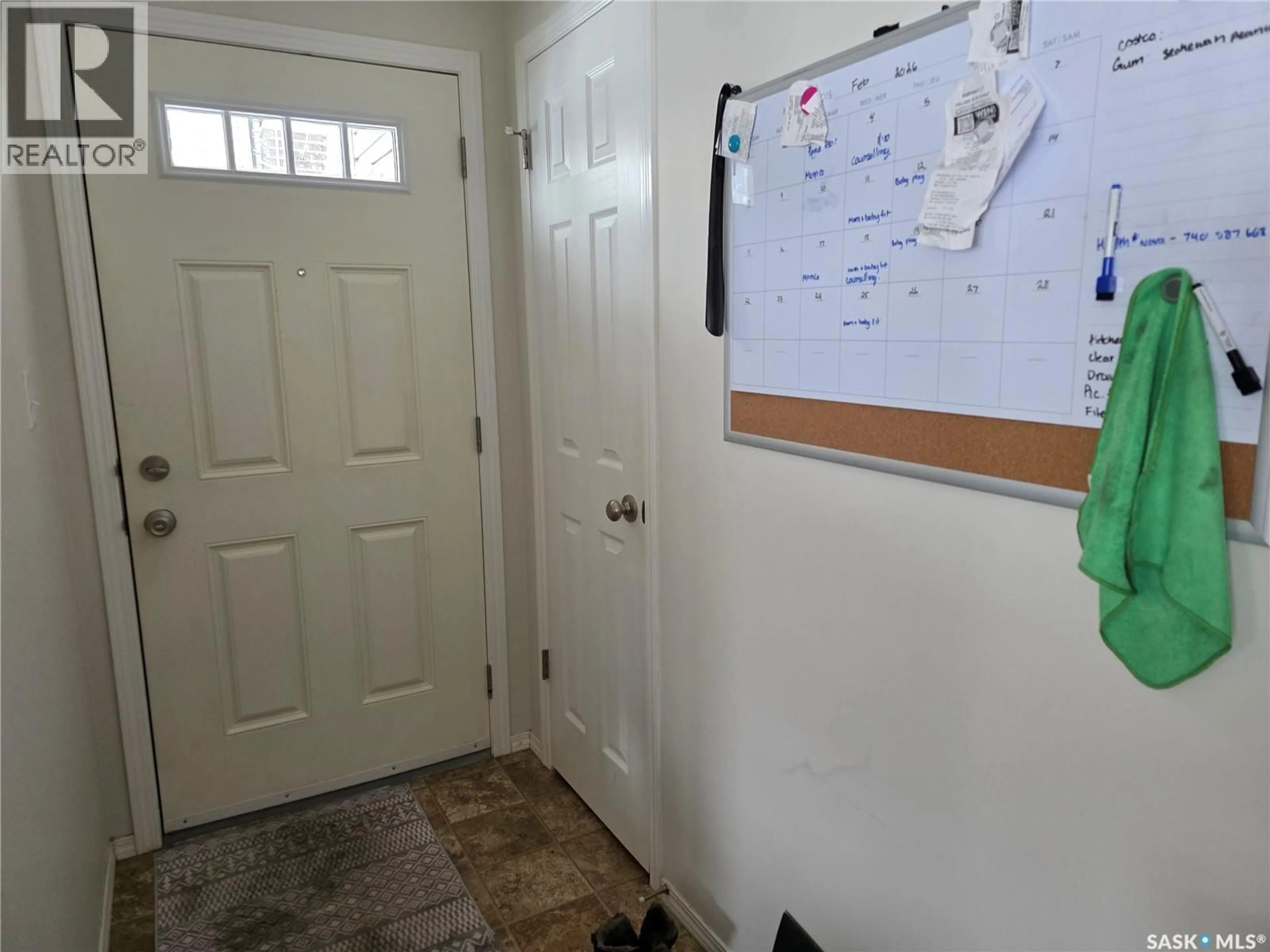 Indoor entryway for E - 41 1275 SOUTH RAILWAY STREET, Swift Current Saskatchewan S9H5P3