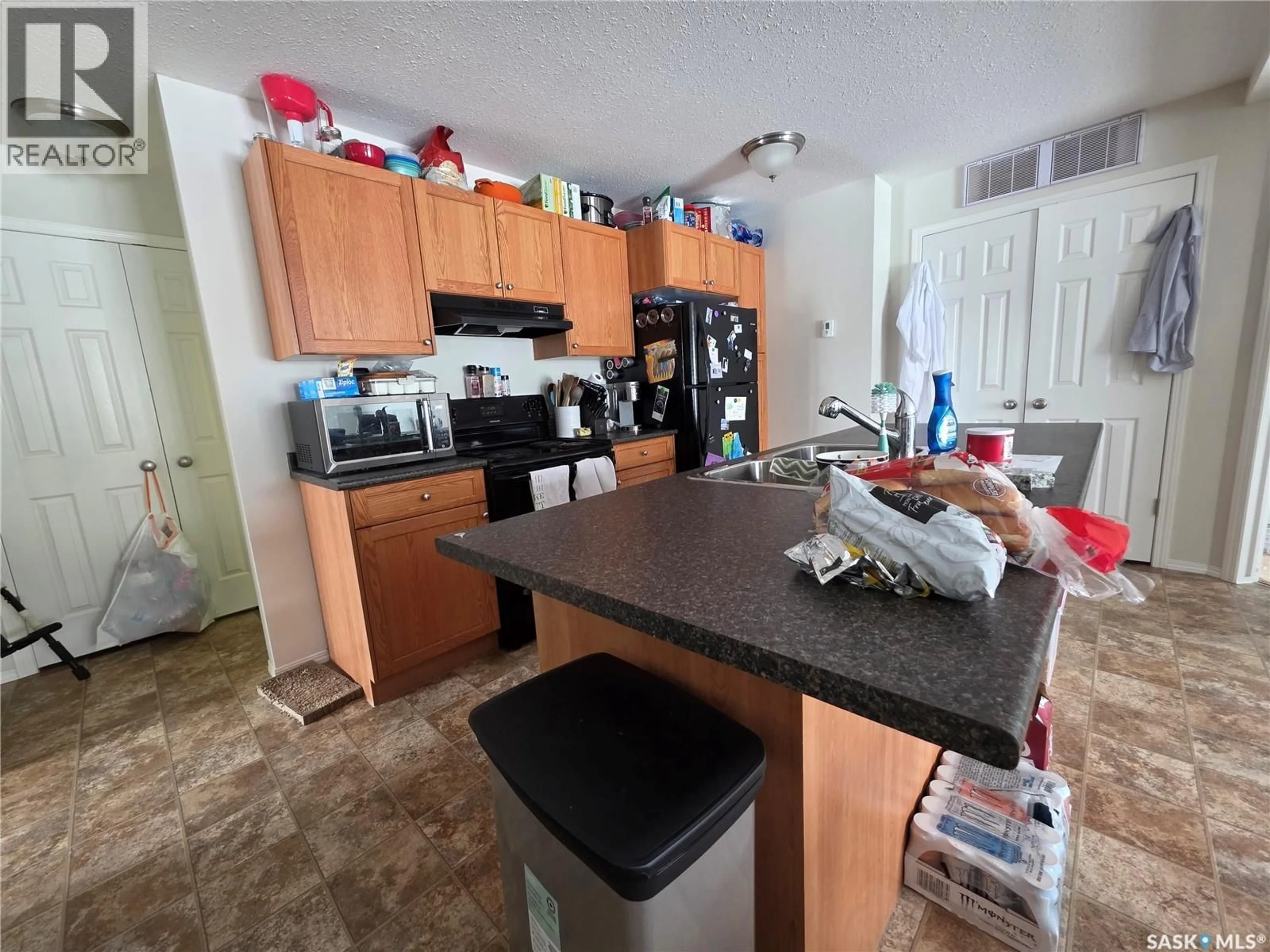 Standard kitchen, unknown for E - 41 1275 SOUTH RAILWAY STREET, Swift Current Saskatchewan S9H5P3