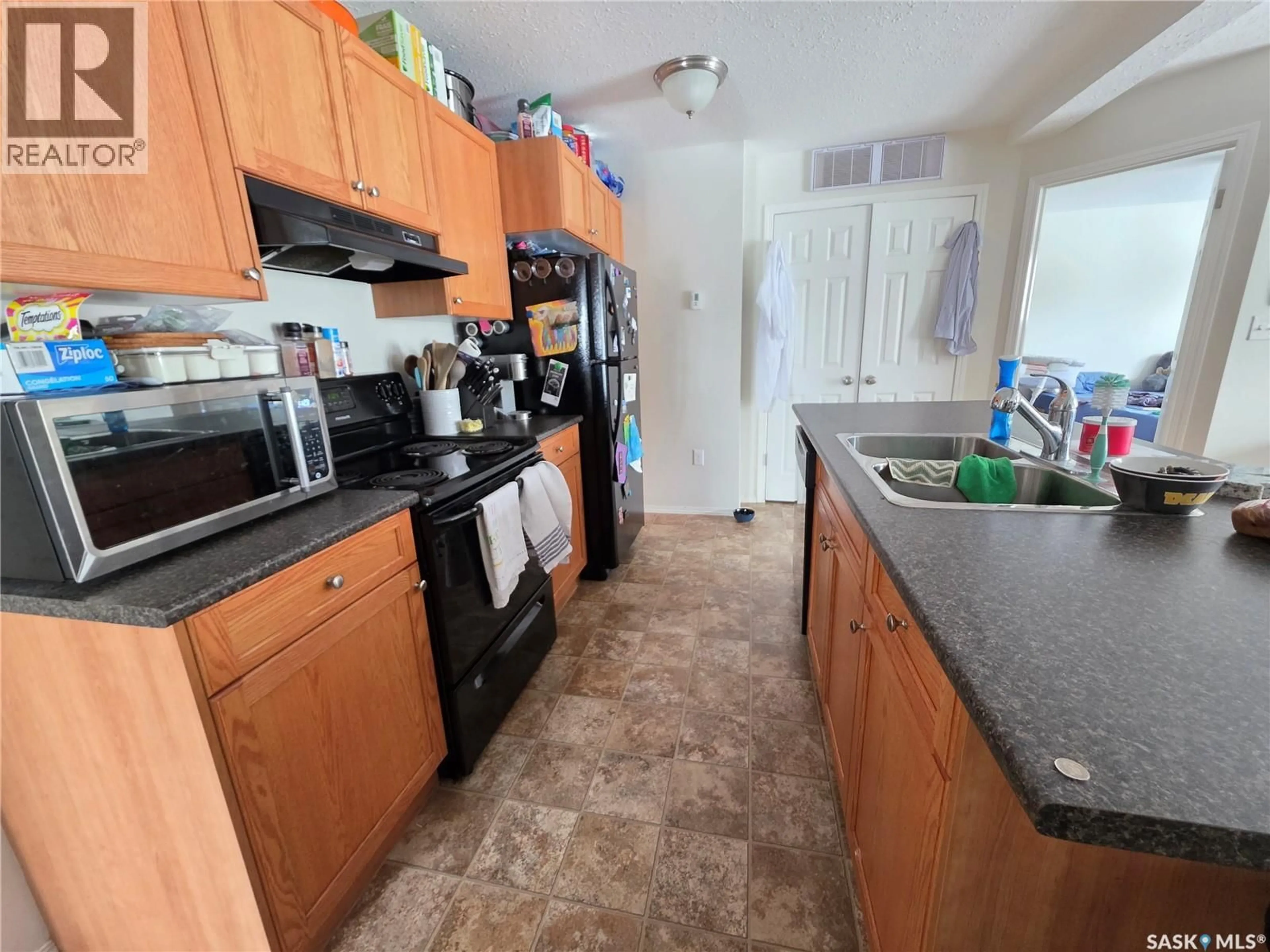 Standard kitchen, unknown for E - 41 1275 SOUTH RAILWAY STREET, Swift Current Saskatchewan S9H5P3