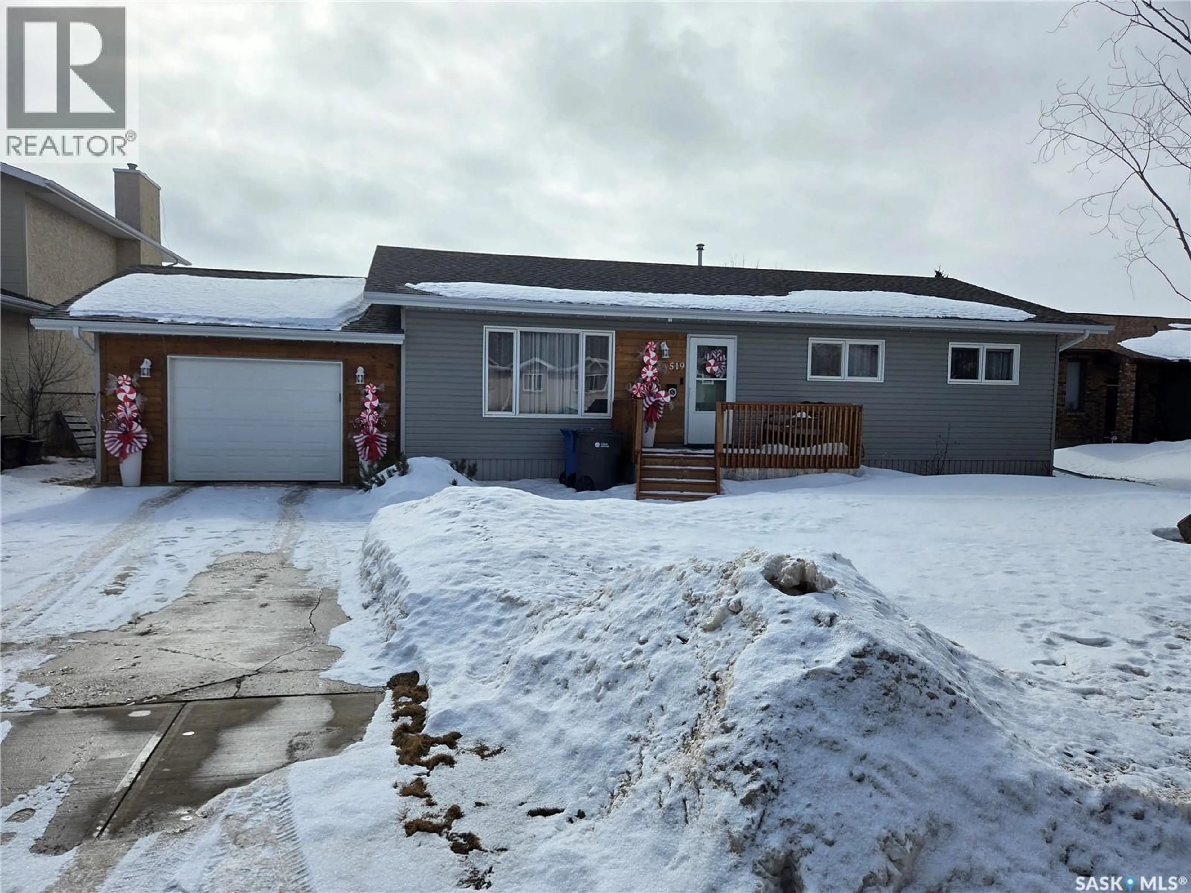 A pic from outside/outdoor area/front of a property/back of a property/a pic from drone, street for 519 CARLYLE AVENUE, Carlyle Saskatchewan S0C0R0
