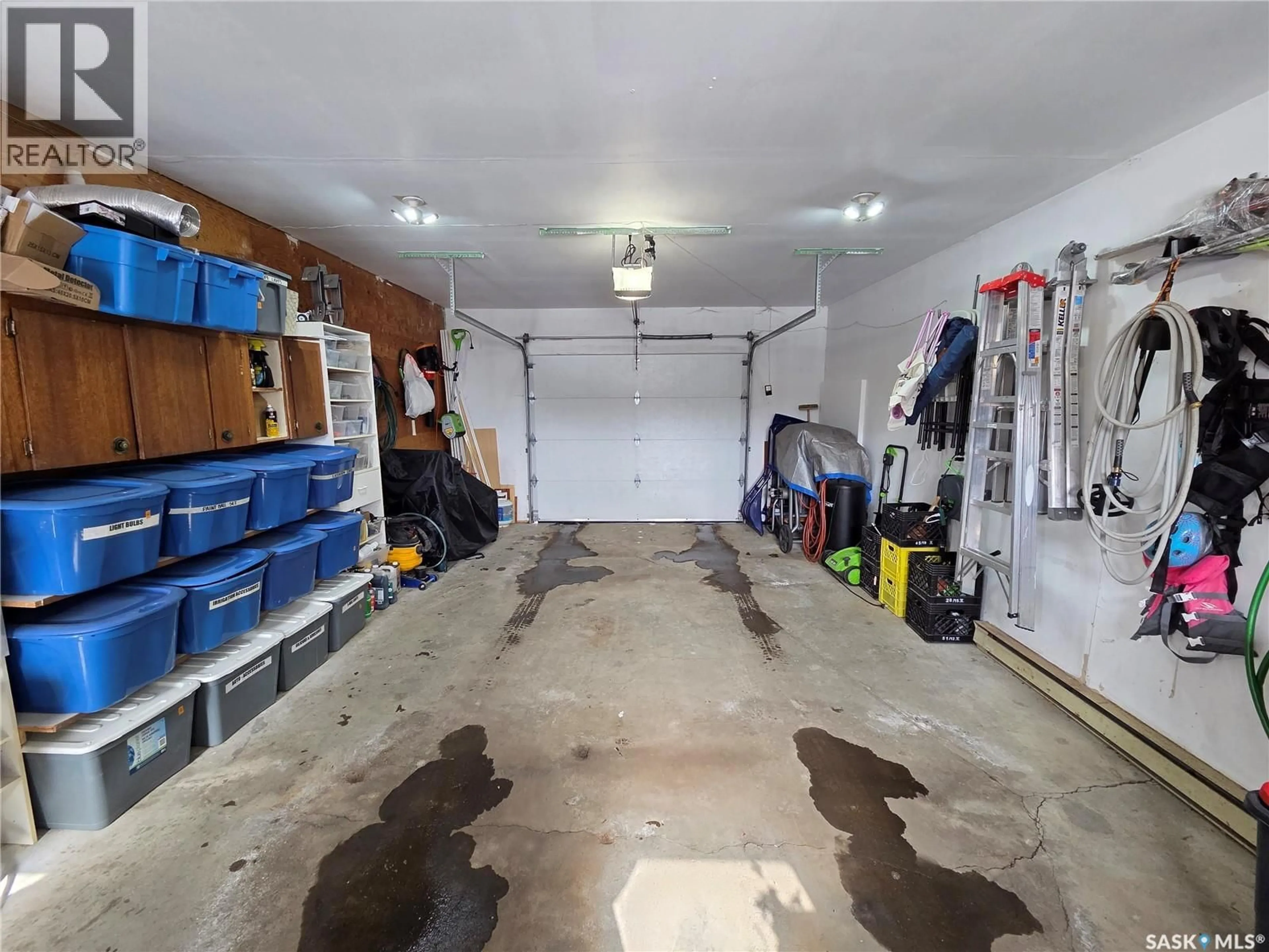 Indoor garage for 519 CARLYLE AVENUE, Carlyle Saskatchewan S0C0R0