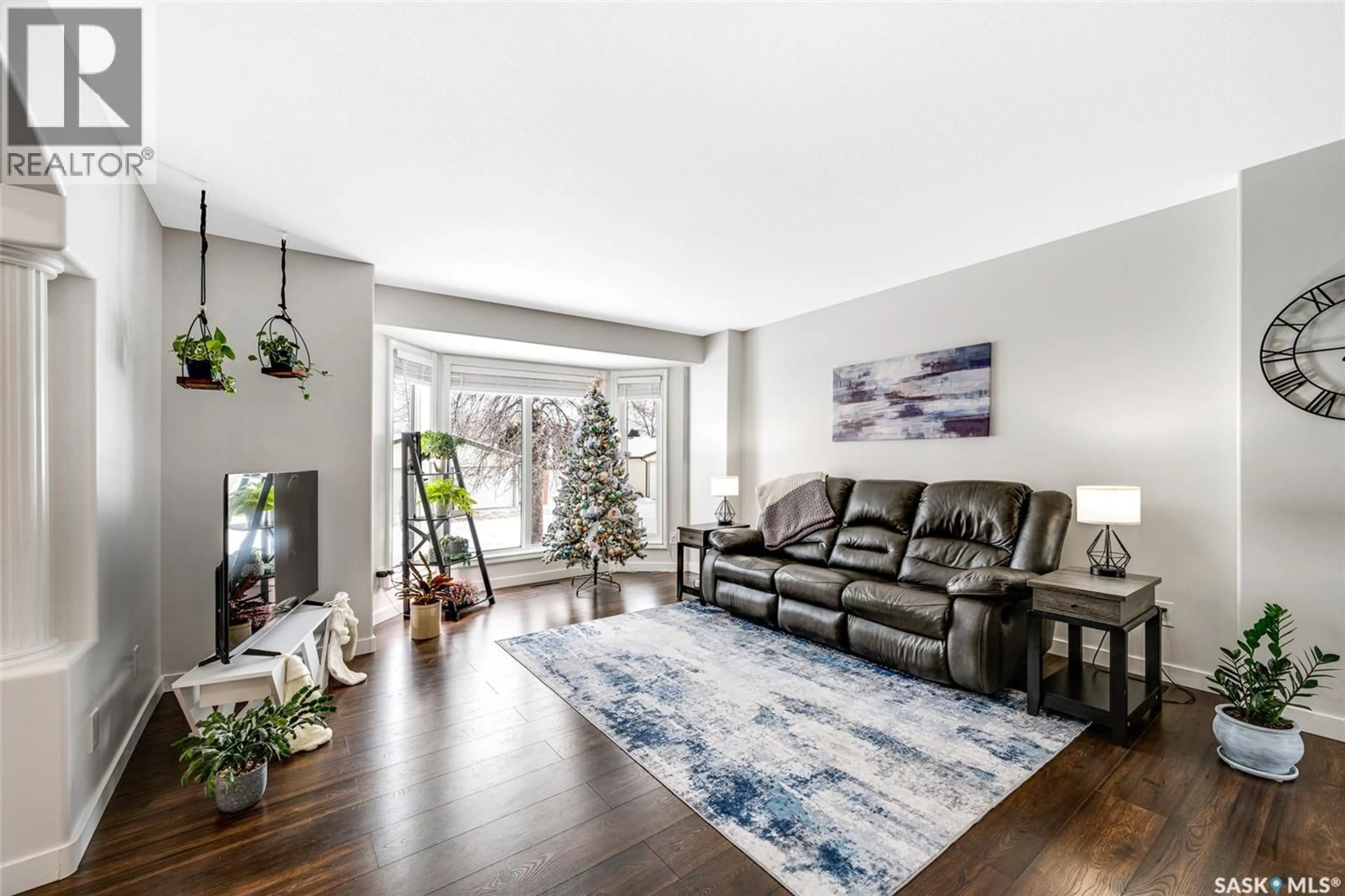 Living room with furniture, unknown for 427 CARTER WAY, Saskatoon Saskatchewan S7L7J1