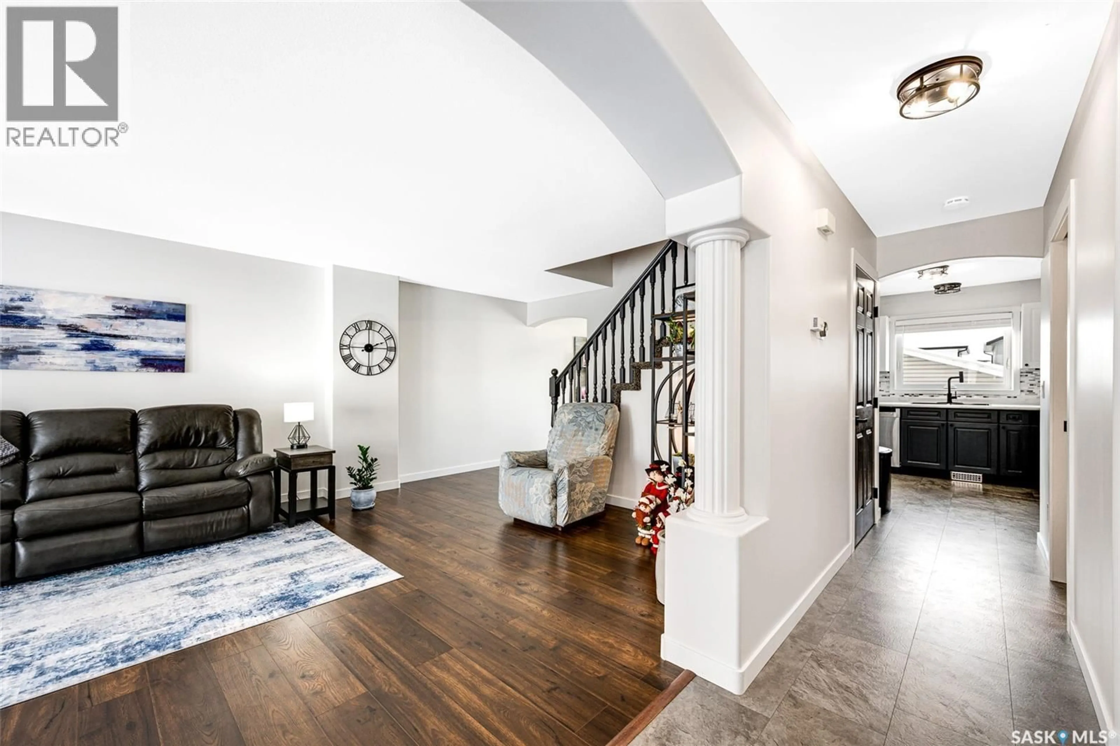 Indoor entryway for 427 CARTER WAY, Saskatoon Saskatchewan S7L7J1