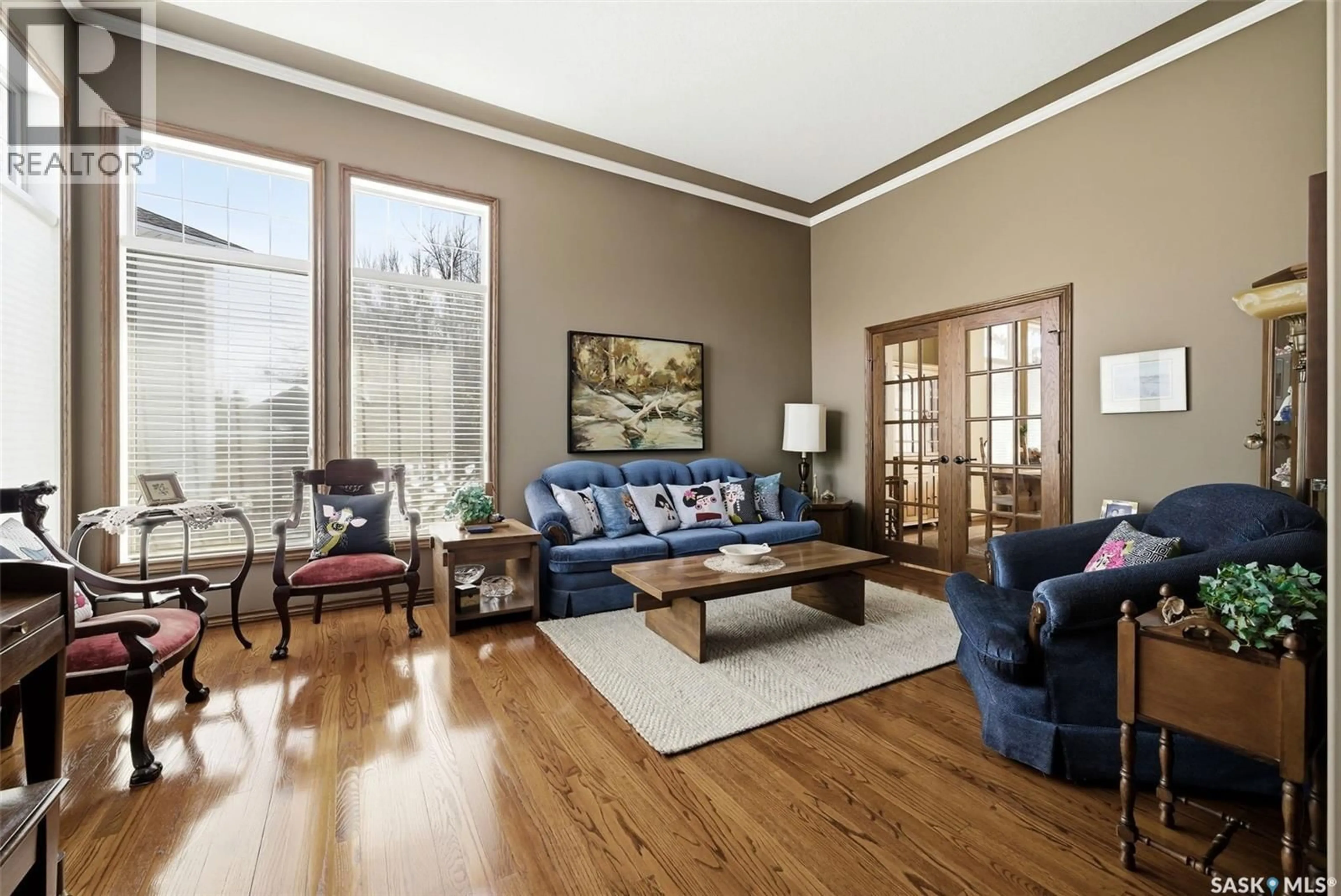 Living room with furniture, wood/laminate floor for 10 NELSON PLACE, Edenwold Rm No.158 Saskatchewan S4L1C2